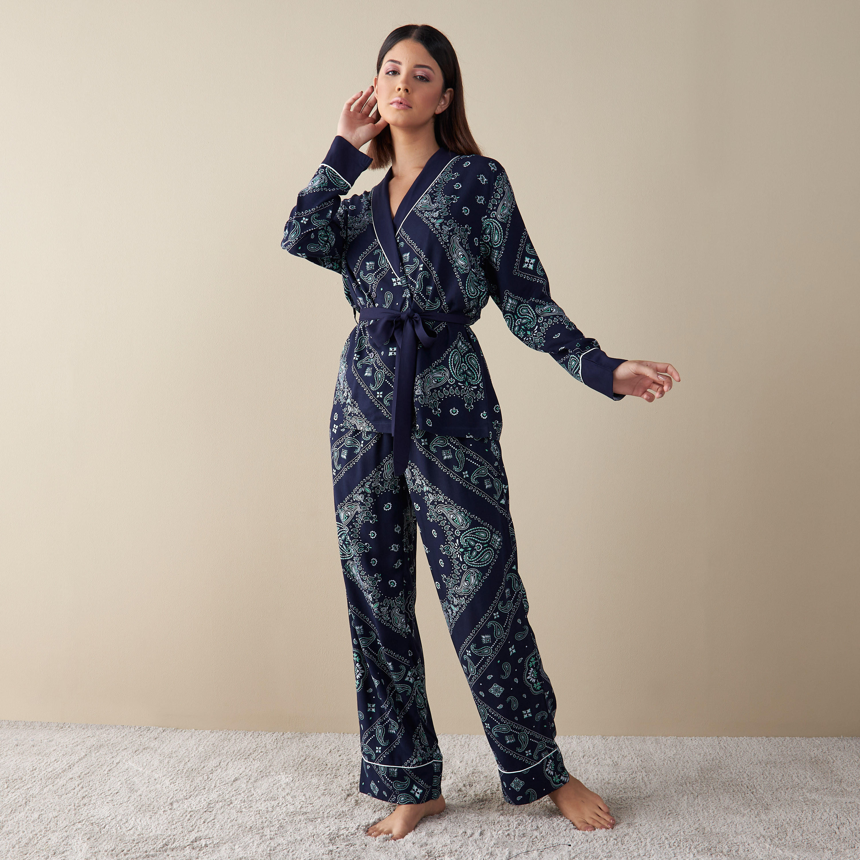 طقم بنطلون بيجاما بخصر مطاطي وقميص بأكمام طويلة وطبعات بيزلي-women-clothing-nightwear-pyjamas-longsets-image-1