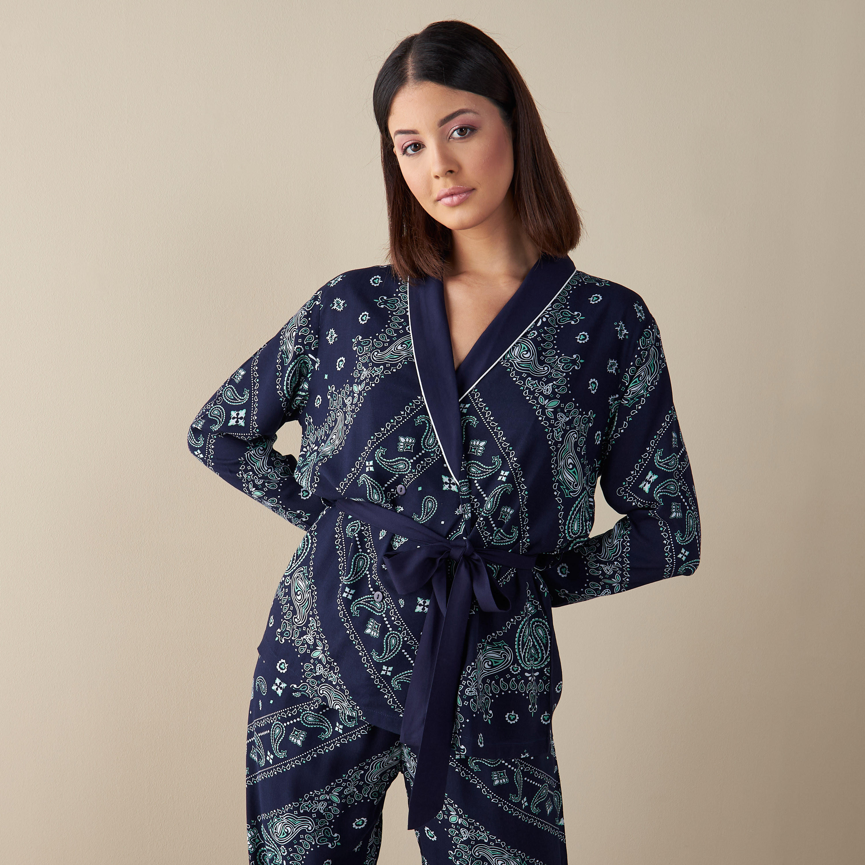 طقم بنطلون بيجاما بخصر مطاطي وقميص بأكمام طويلة وطبعات بيزلي-women-clothing-nightwear-pyjamas-longsets-image-3