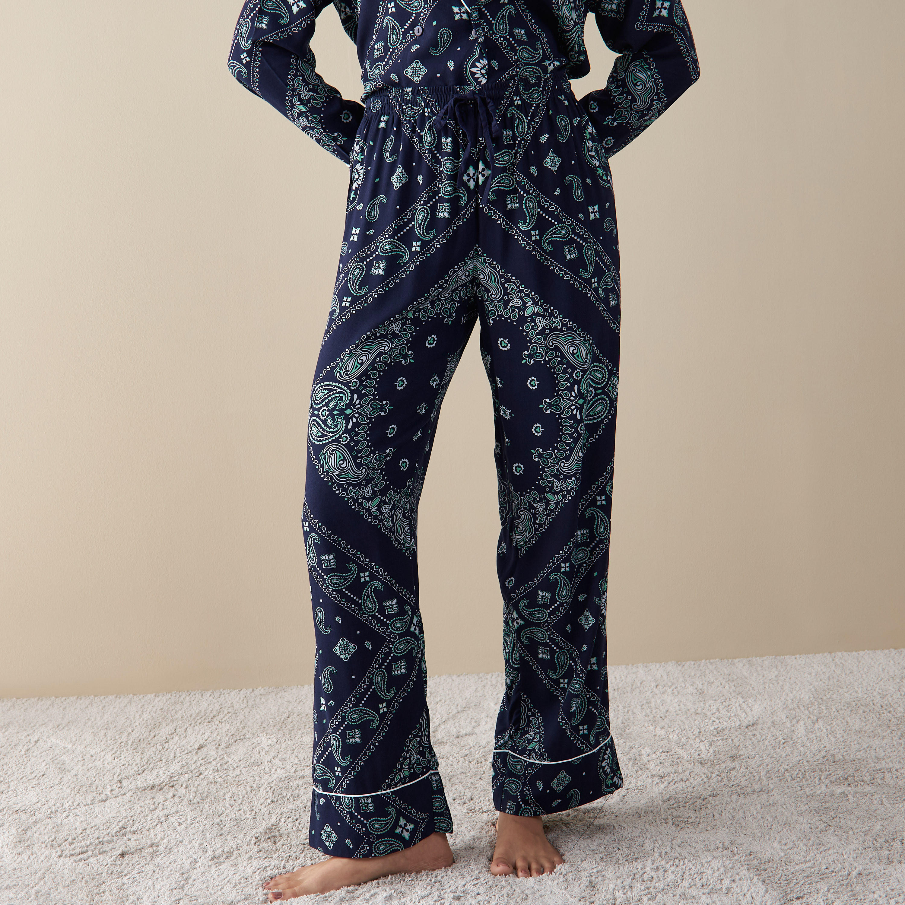 طقم بنطلون بيجاما بخصر مطاطي وقميص بأكمام طويلة وطبعات بيزلي-women-clothing-nightwear-pyjamas-longsets-image-4