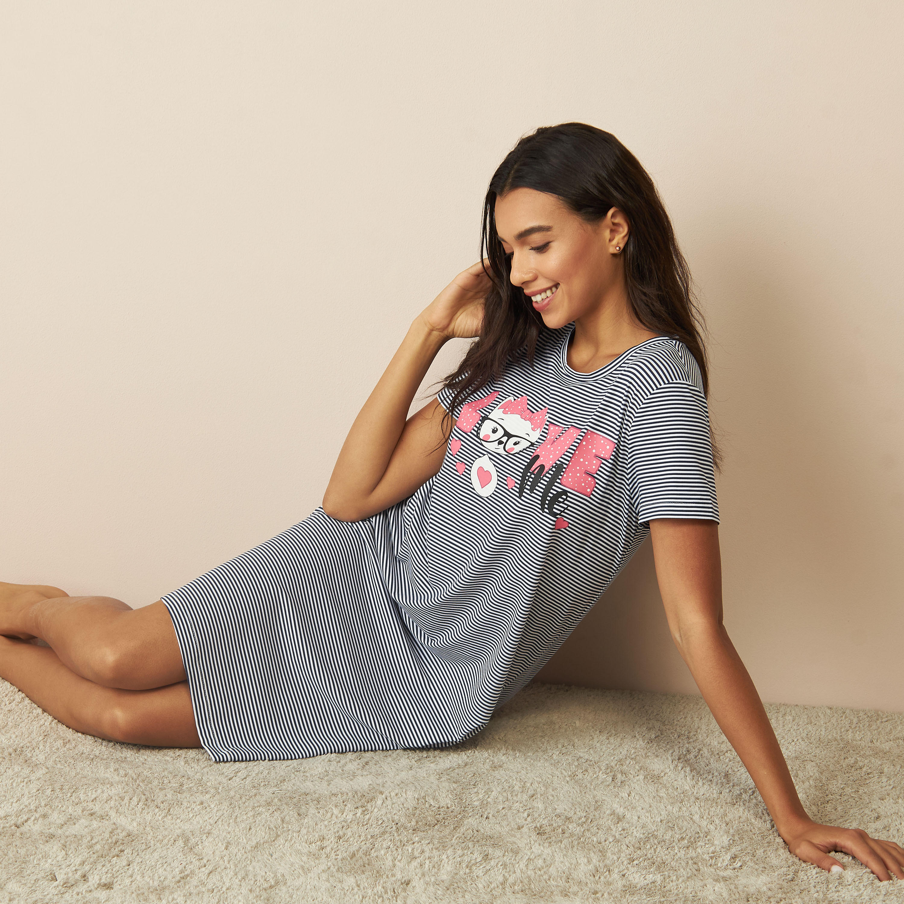 قميص نوم مخطط بياقة مستديرة وأكمام قصيرة-women-clothing-nightwear-nighties-image-1