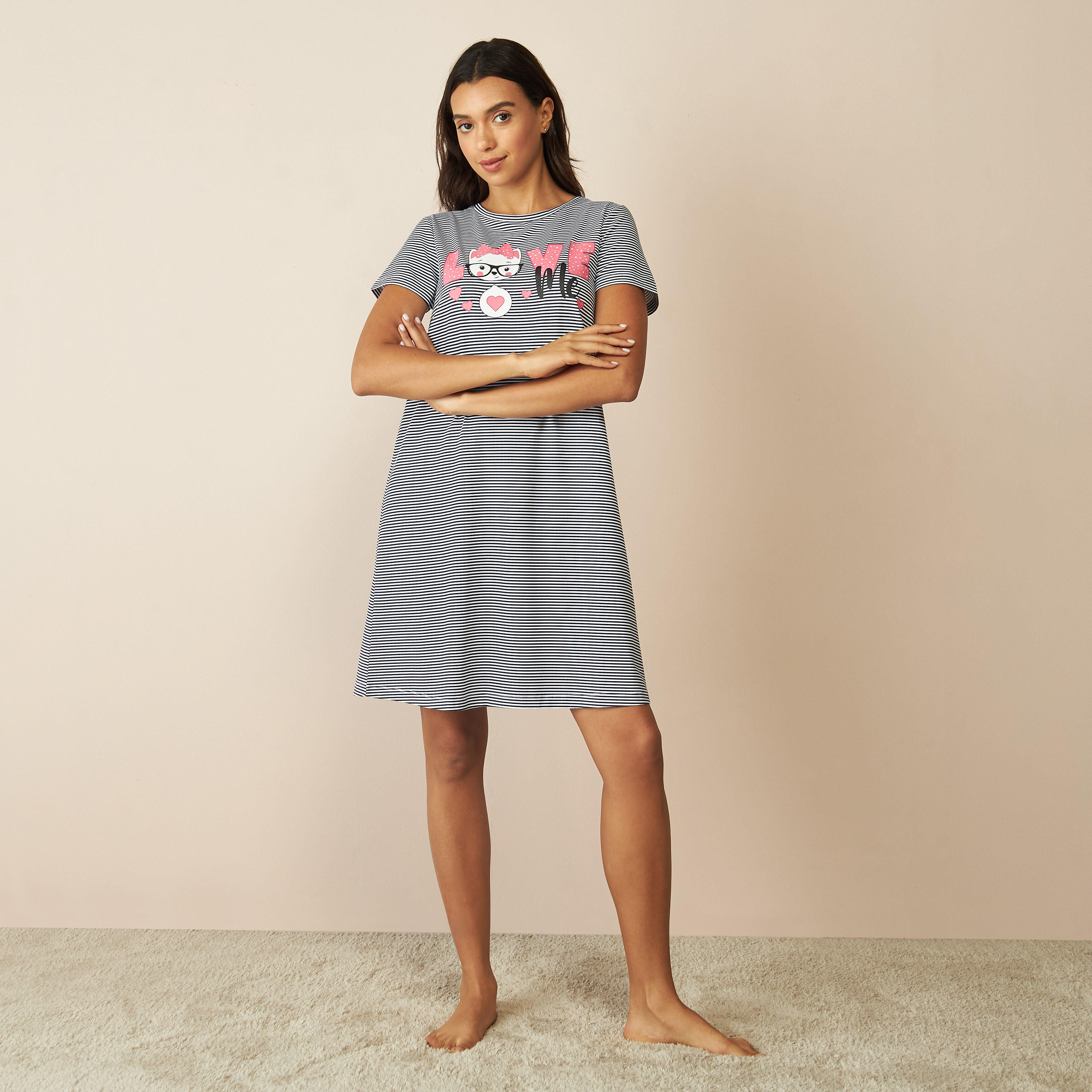 قميص نوم مخطط بياقة مستديرة وأكمام قصيرة-women-clothing-nightwear-nighties-image-2