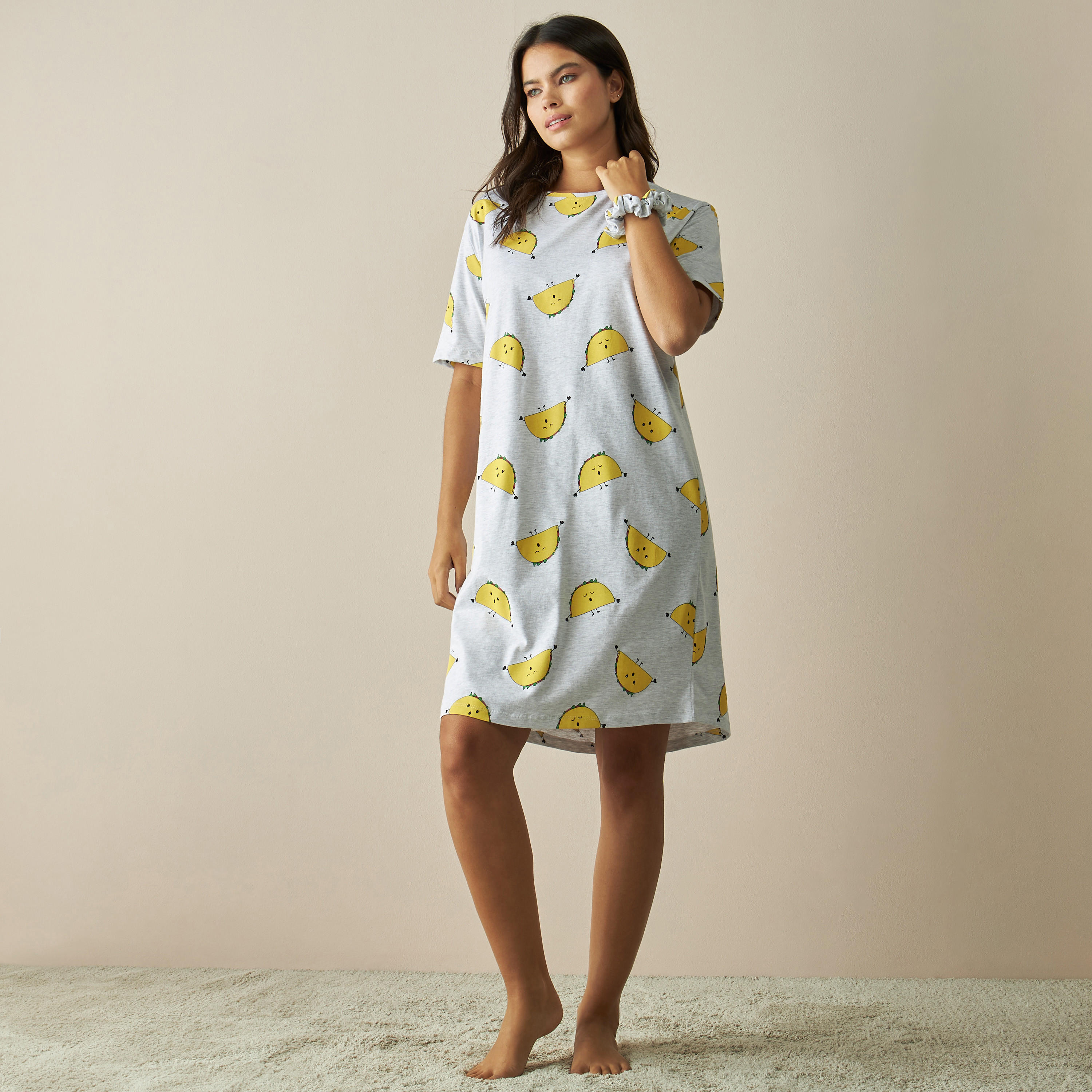 قميص نوم بأكمام قصيرة وطبعات - طقم من قطعتين-women-clothing-nightwear-nighties-image-7