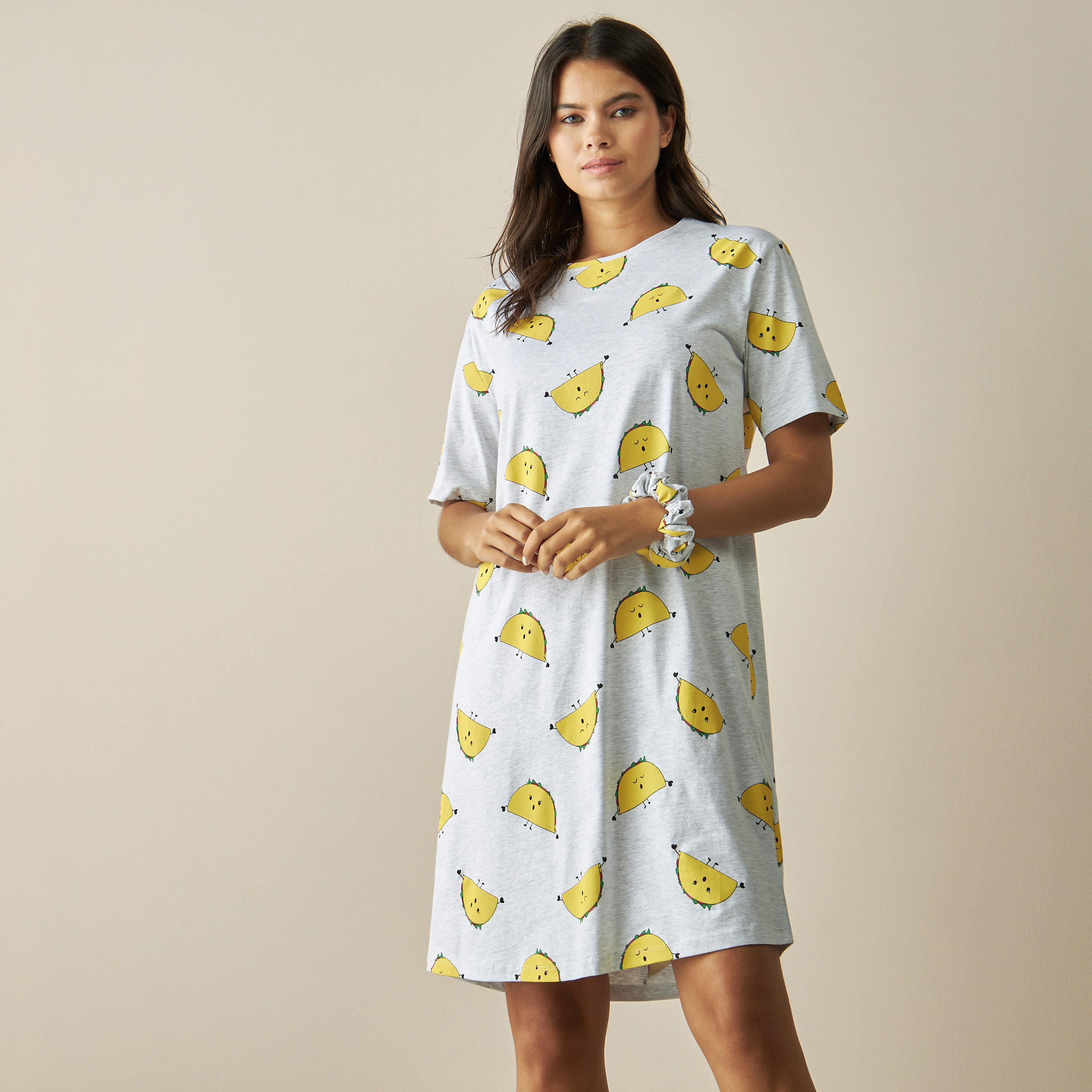 قميص نوم بأكمام قصيرة وطبعات - طقم من قطعتين-women-clothing-nightwear-nighties-image-4