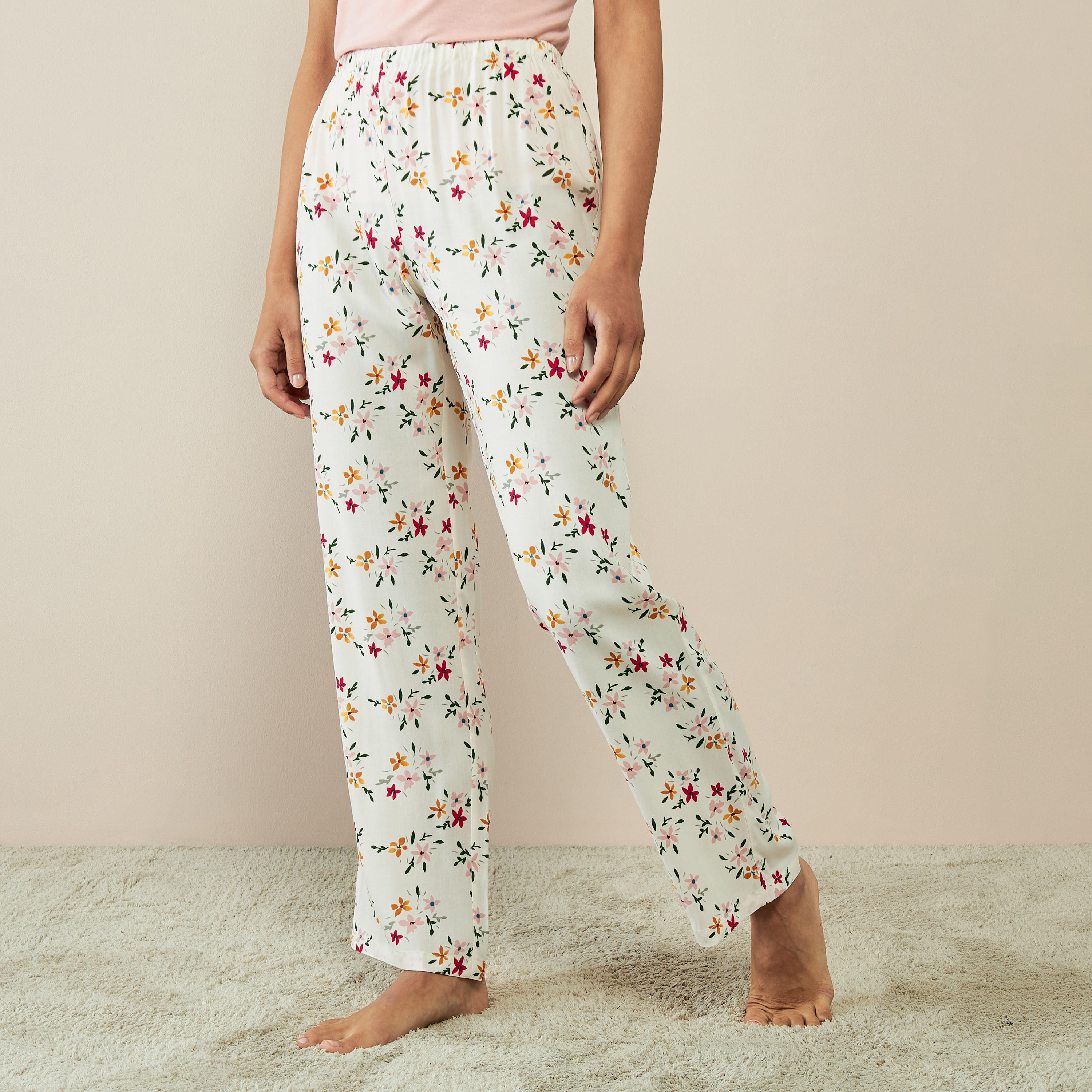 طقم تيشيرت بطبعات شعار وبنطلون بيجاما-women-clothing-nightwear-pyjamas-longsets-image-4