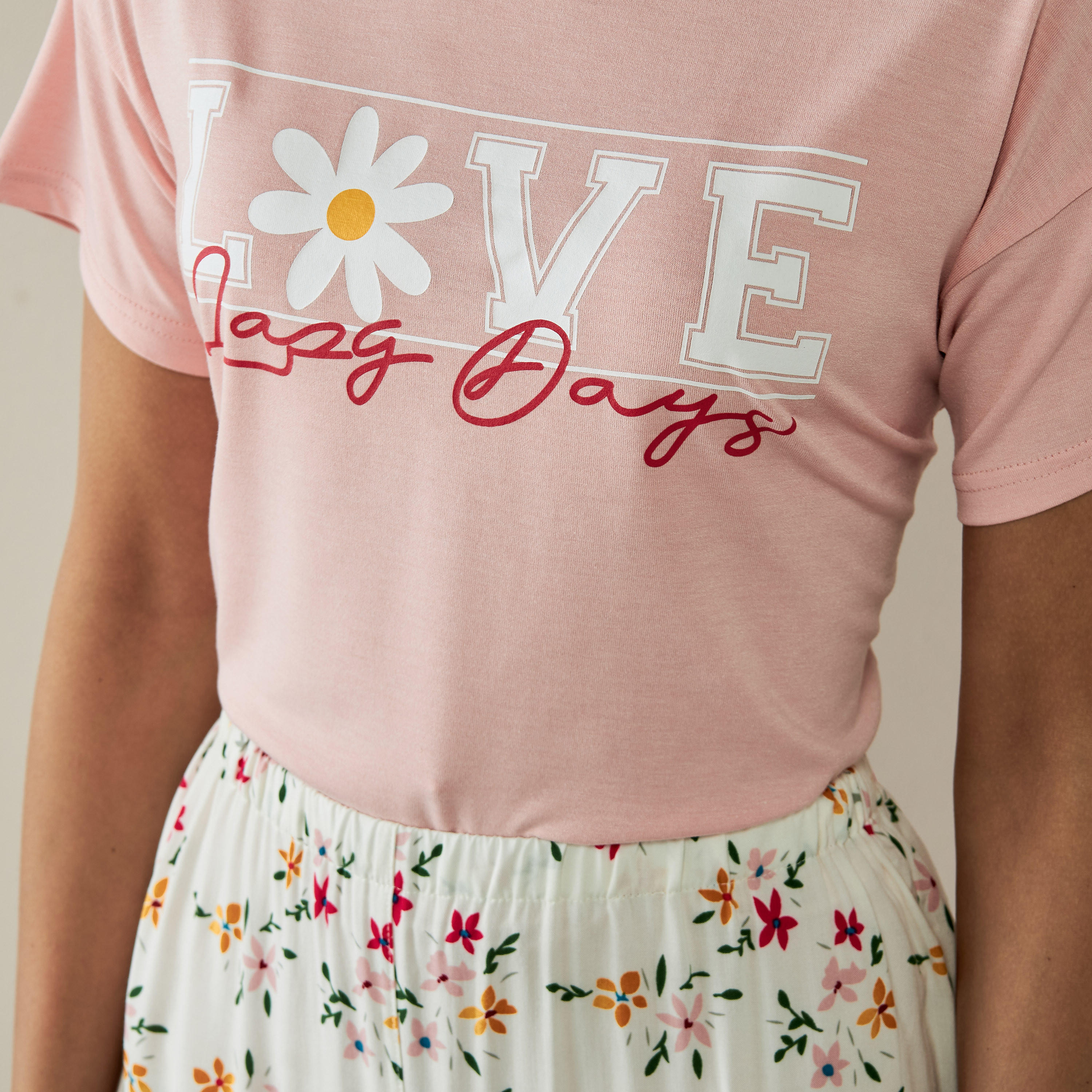 طقم تيشيرت بطبعات شعار وبنطلون بيجاما-women-clothing-nightwear-pyjamas-longsets-image-5