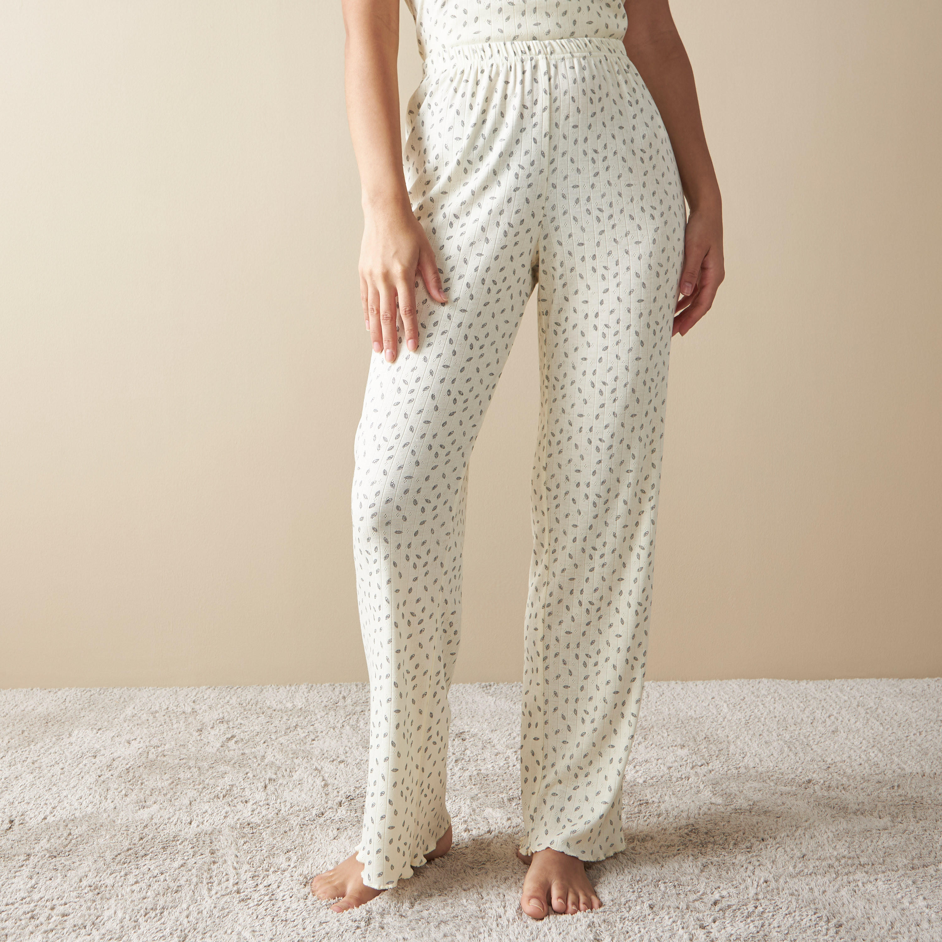 طقم بنطلون بيجاما وتيشيرت بأكمام قصيرة وطبعات-women-clothing-nightwear-pyjamas-longsets-image-4