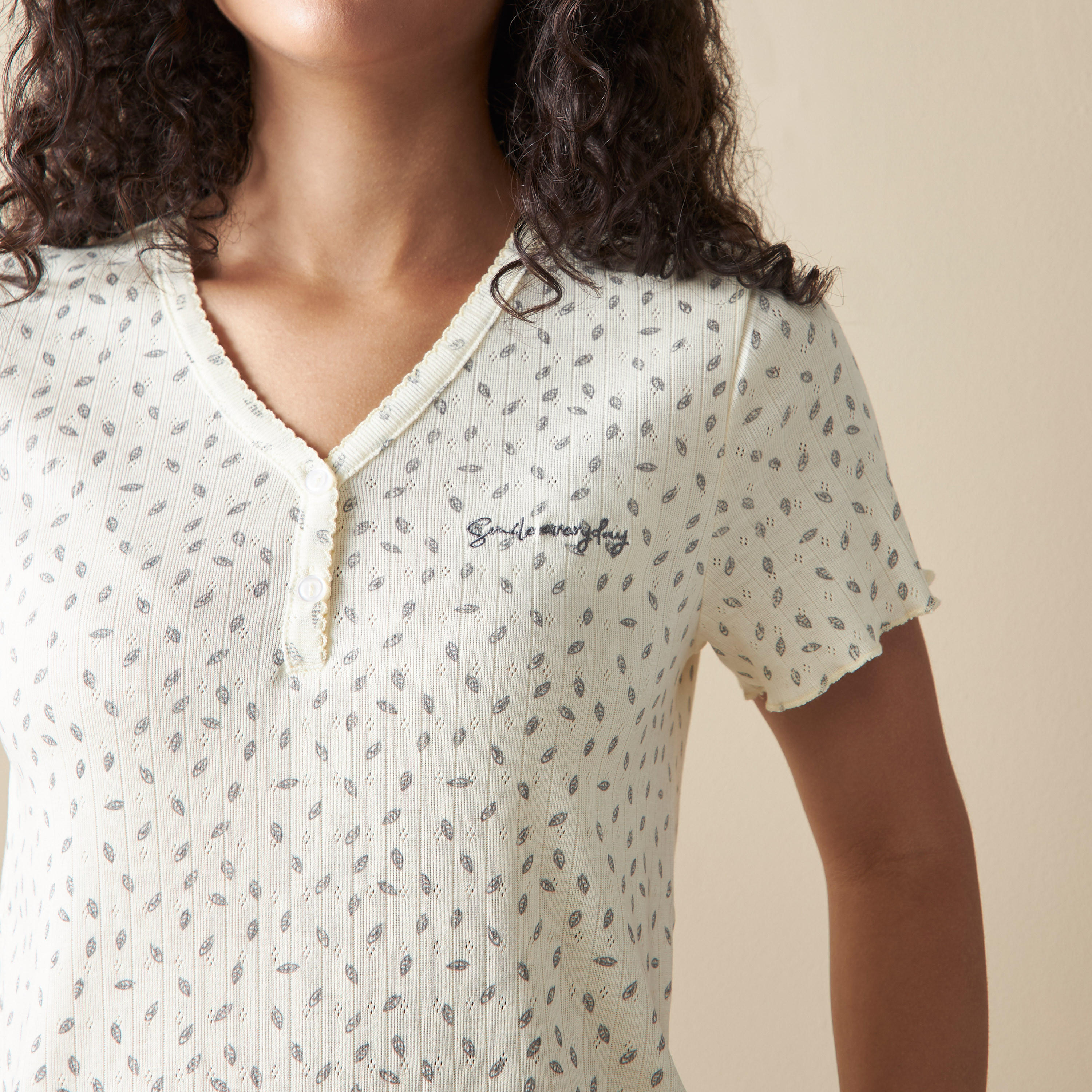 طقم بنطلون بيجاما وتيشيرت بأكمام قصيرة وطبعات-women-clothing-nightwear-pyjamas-longsets-image-5