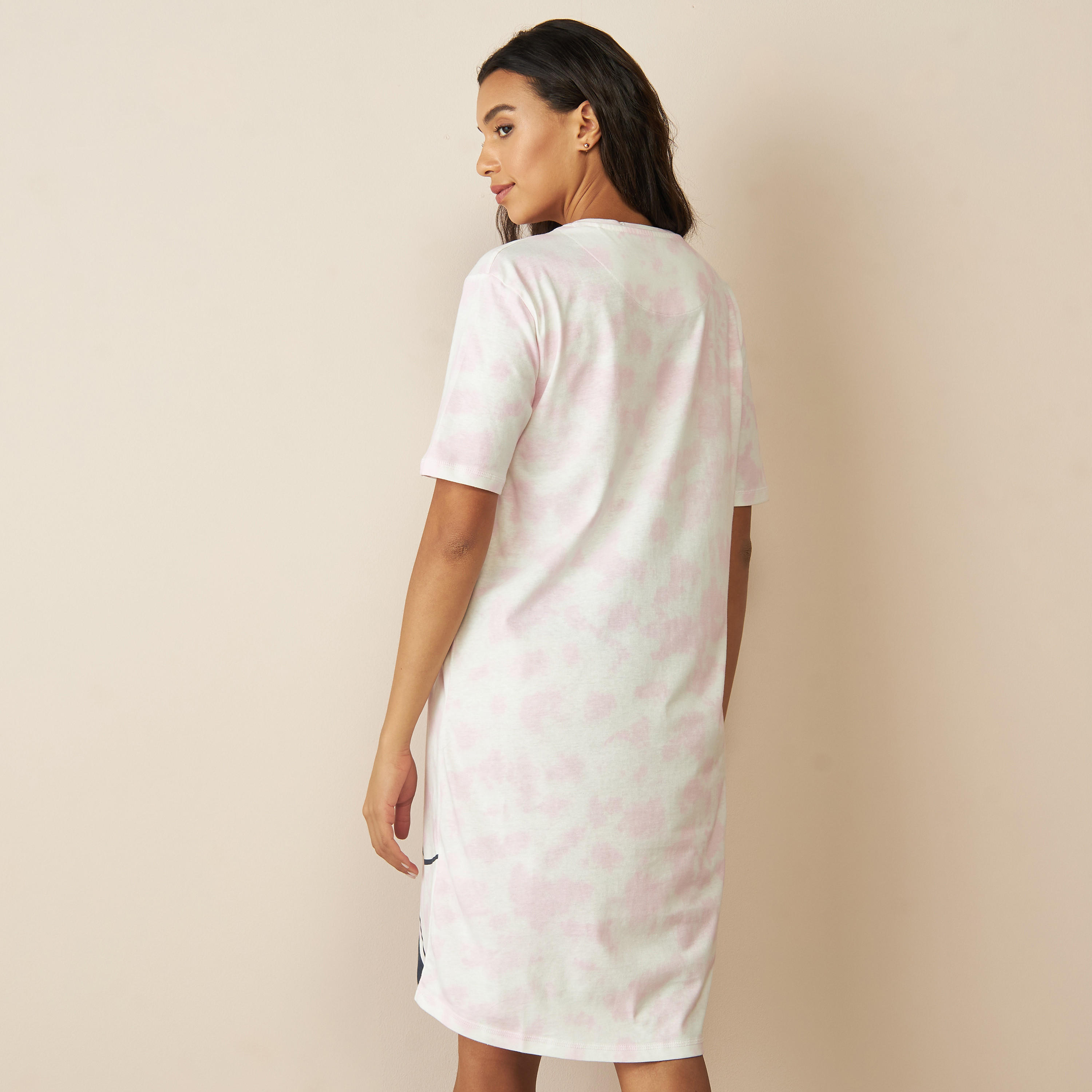 قميص نوم بياقة مستديرة وأكمام قصيرة وطبعات-women-clothing-nightwear-nighties-image-3
