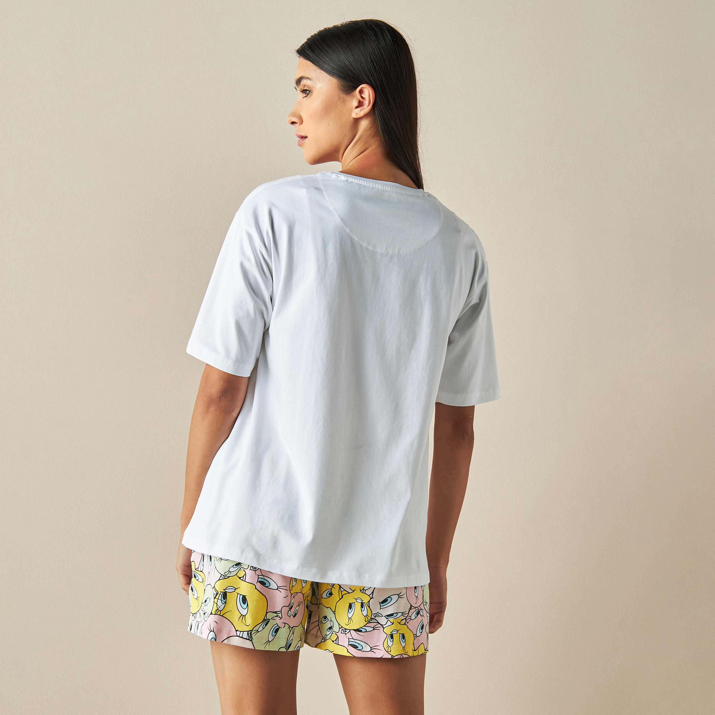 طقم شورت وتيشيرت بطبعات تويتي-women-clothing-nightwear-pyjamas-shortsets-image-2