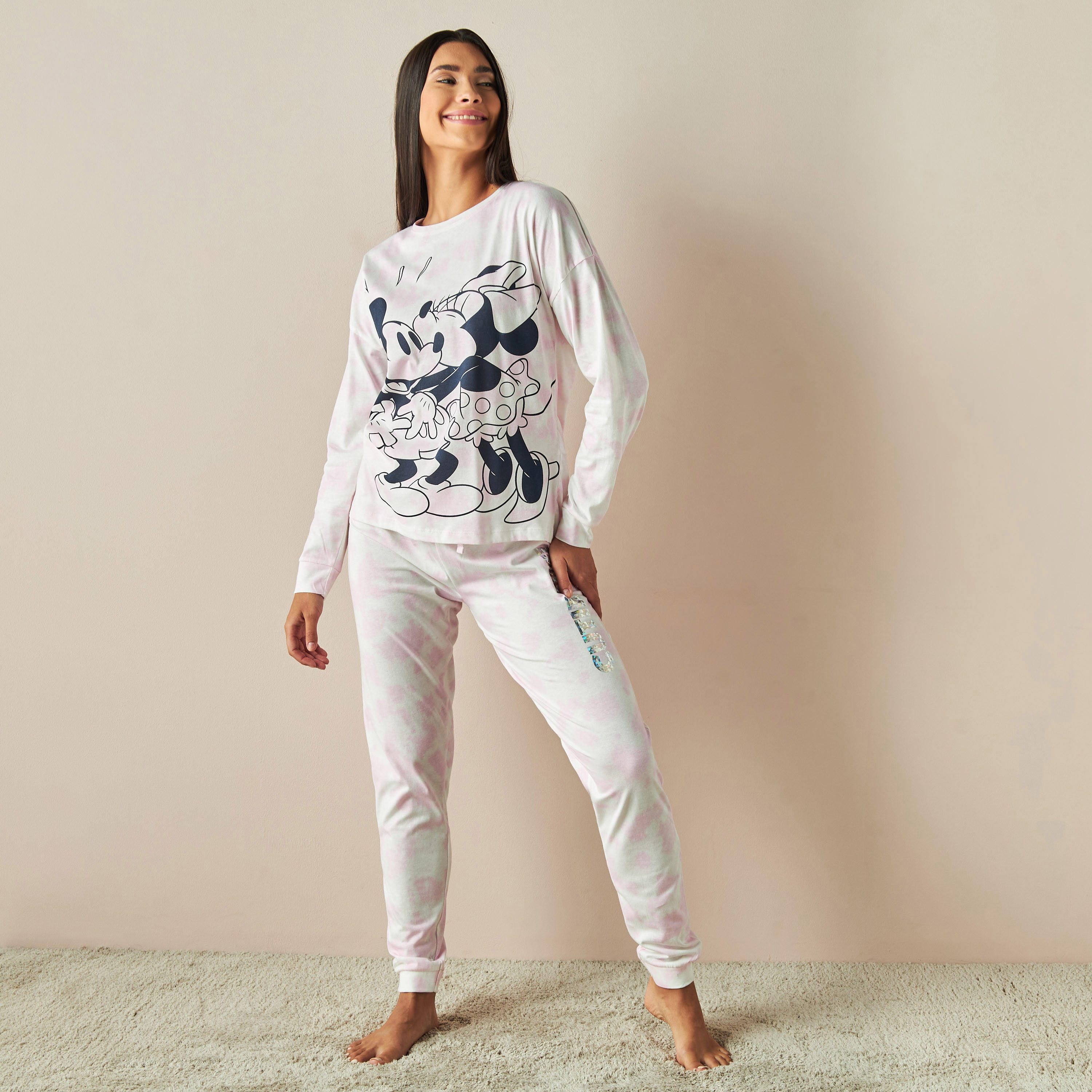 طقم بنطلون بيجاما وتيشيرت بطبعات ميكي وميني-women-clothing-nightwear-pyjamas-longsets-image-1