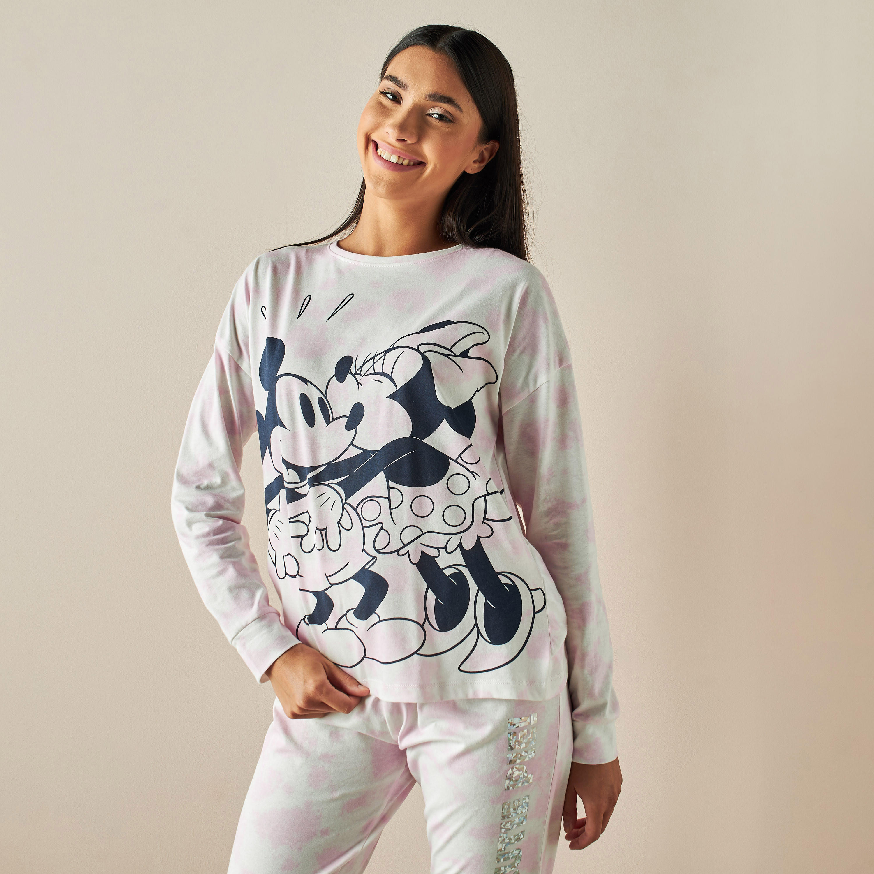 طقم بنطلون بيجاما وتيشيرت بطبعات ميكي وميني-women-clothing-nightwear-pyjamas-longsets-image-3