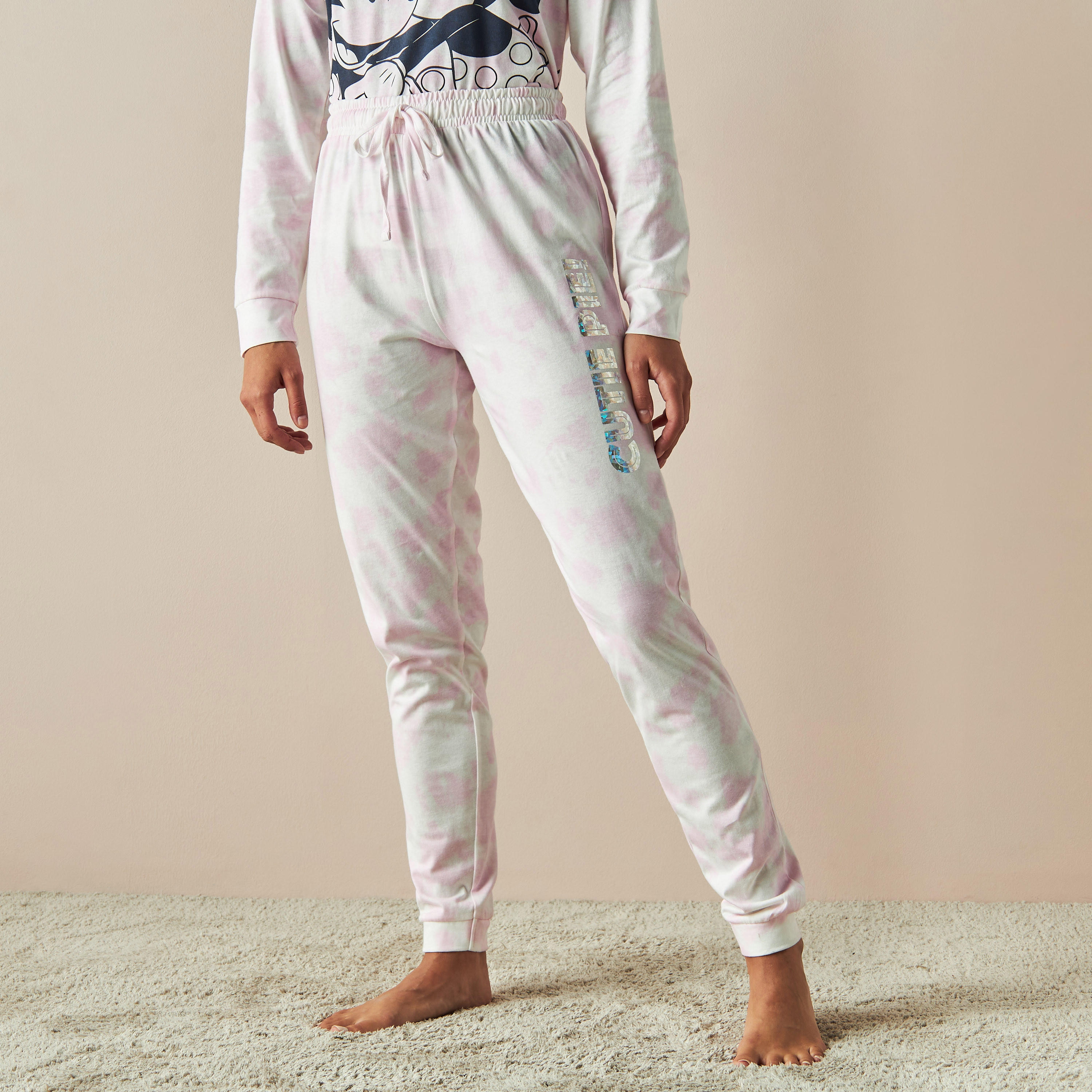طقم بنطلون بيجاما وتيشيرت بطبعات ميكي وميني-women-clothing-nightwear-pyjamas-longsets-image-4