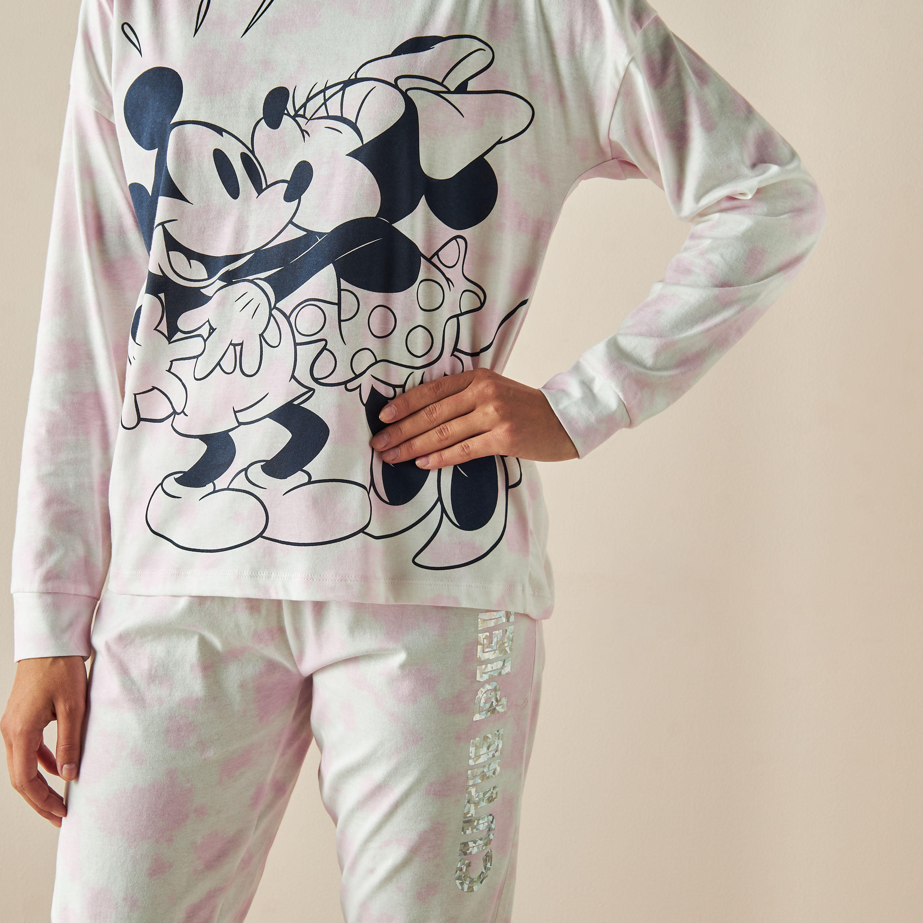 طقم بنطلون بيجاما وتيشيرت بطبعات ميكي وميني-women-clothing-nightwear-pyjamas-longsets-image-5