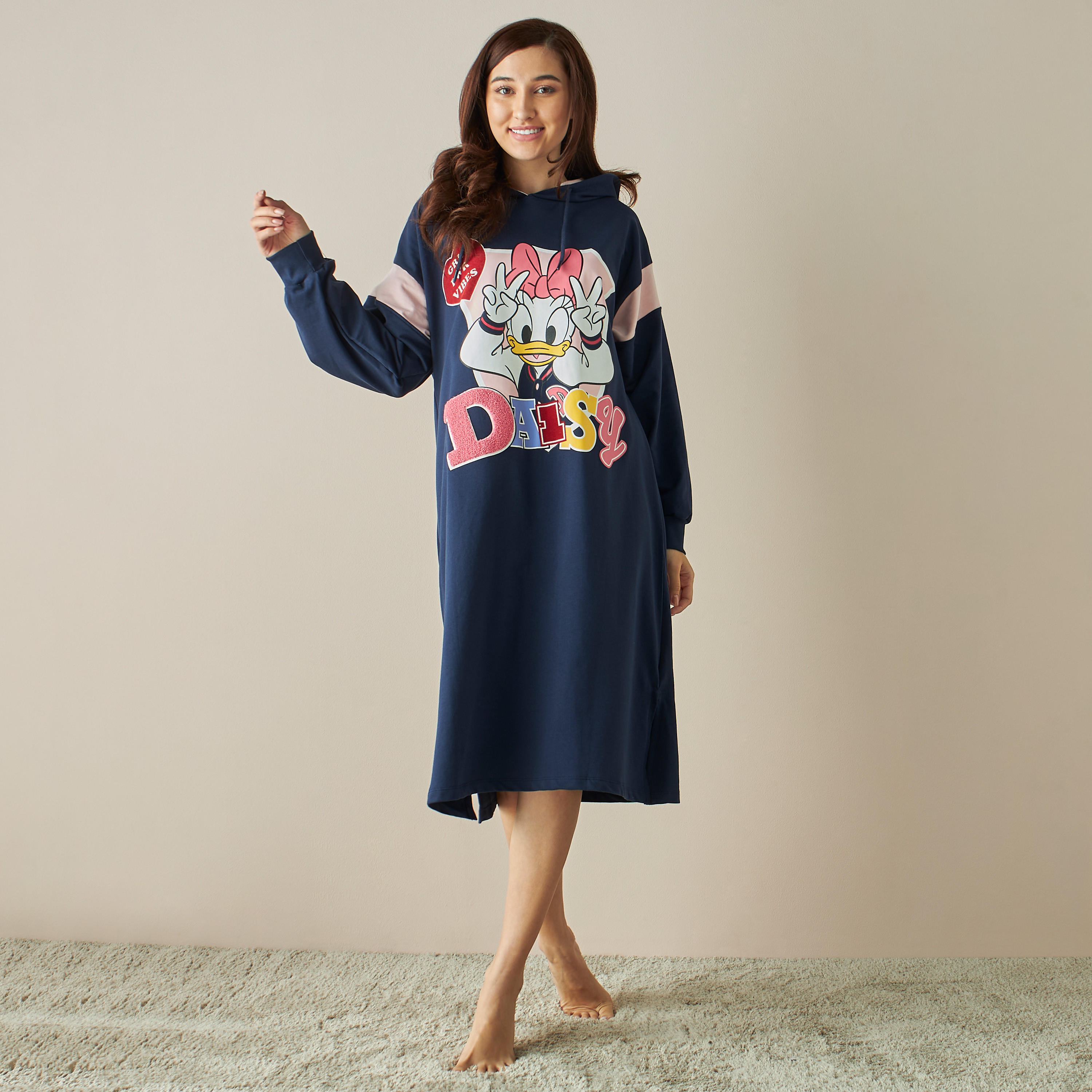 قميص نوم بقبعة وأكمام طويلة وطبعات ديزي دك-women-clothing-nightwear-nighties-image-1
