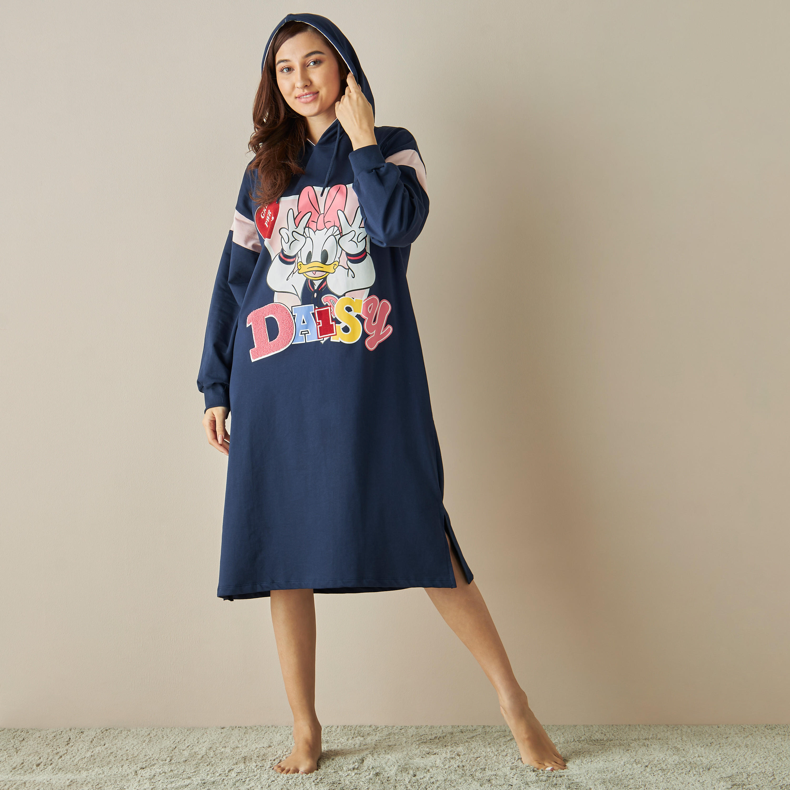 قميص نوم بقبعة وأكمام طويلة وطبعات ديزي دك-women-clothing-nightwear-nighties-image-2