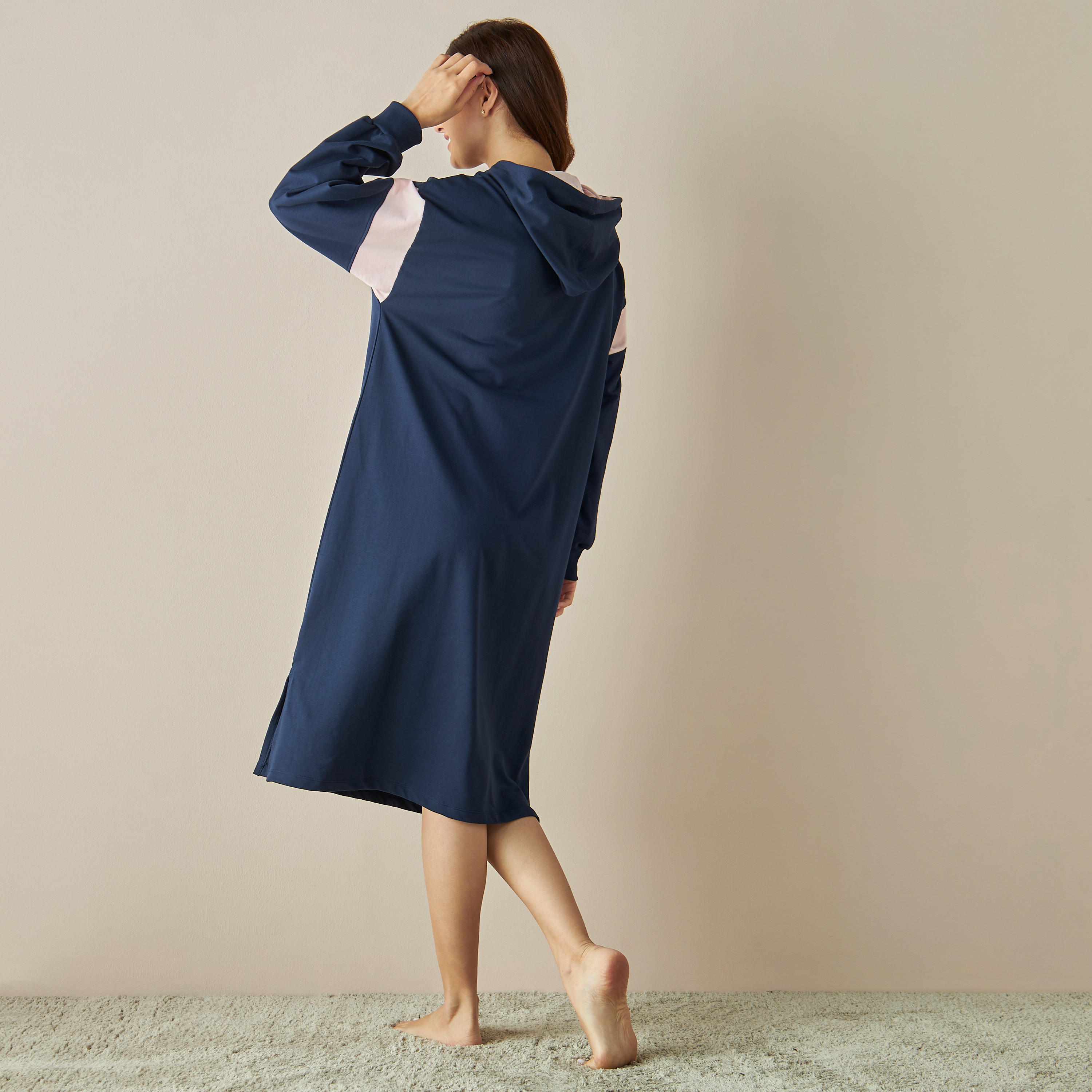 قميص نوم بقبعة وأكمام طويلة وطبعات ديزي دك-women-clothing-nightwear-nighties-image-3
