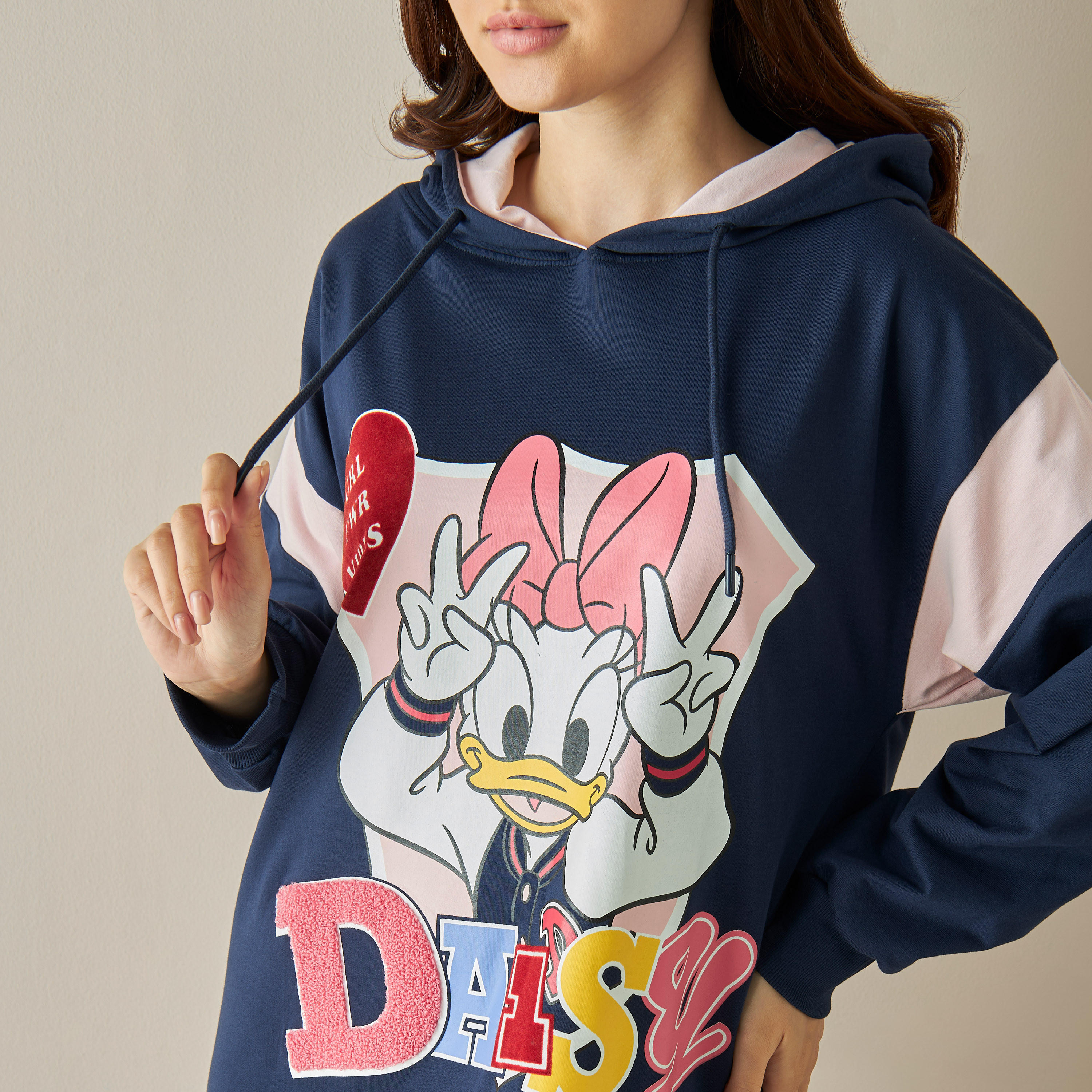 قميص نوم بقبعة وأكمام طويلة وطبعات ديزي دك-women-clothing-nightwear-nighties-image-4