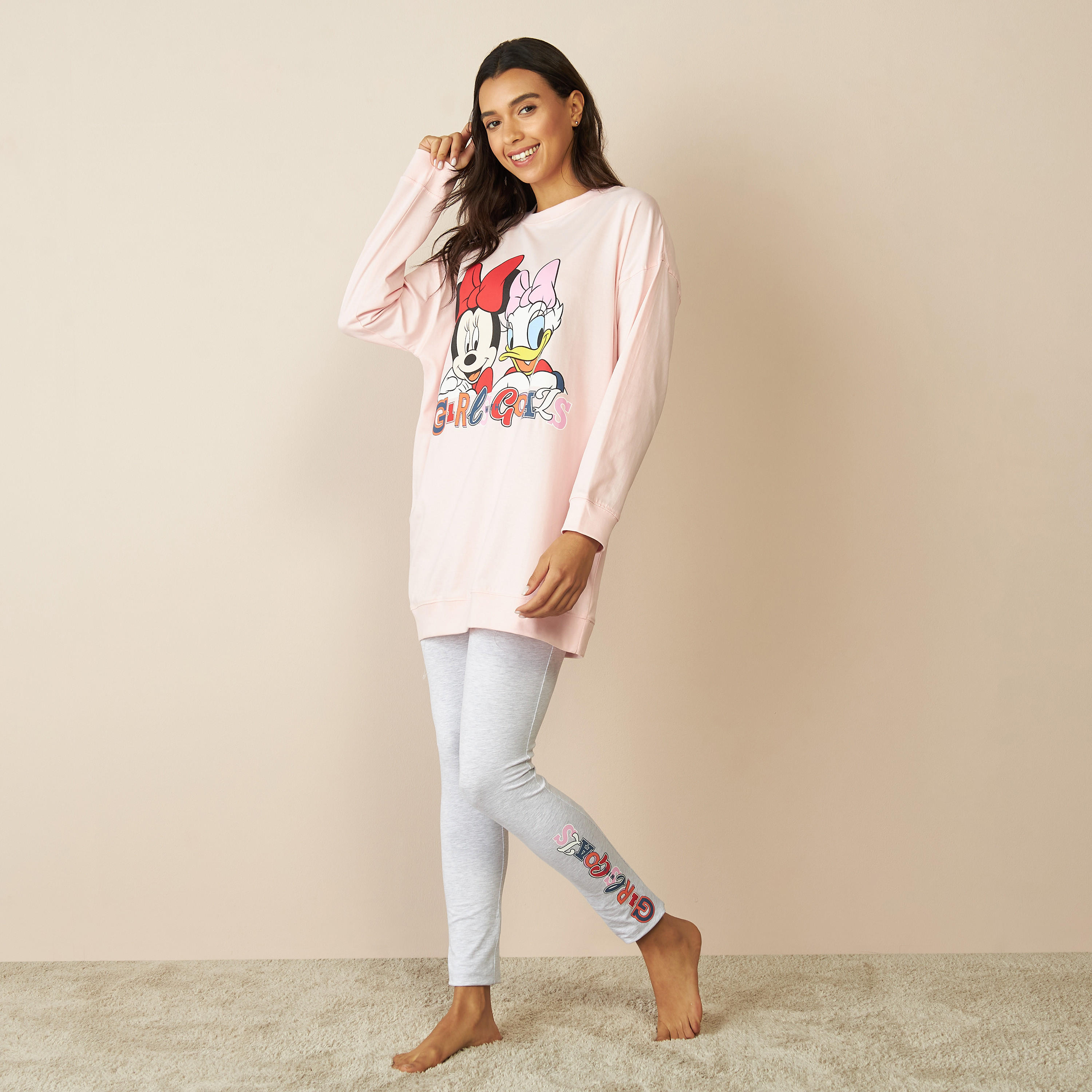 طقم بنطلون بيجاما وسويت شيرت بطبعات-women-clothing-nightwear-pyjamas-longsets-image-1
