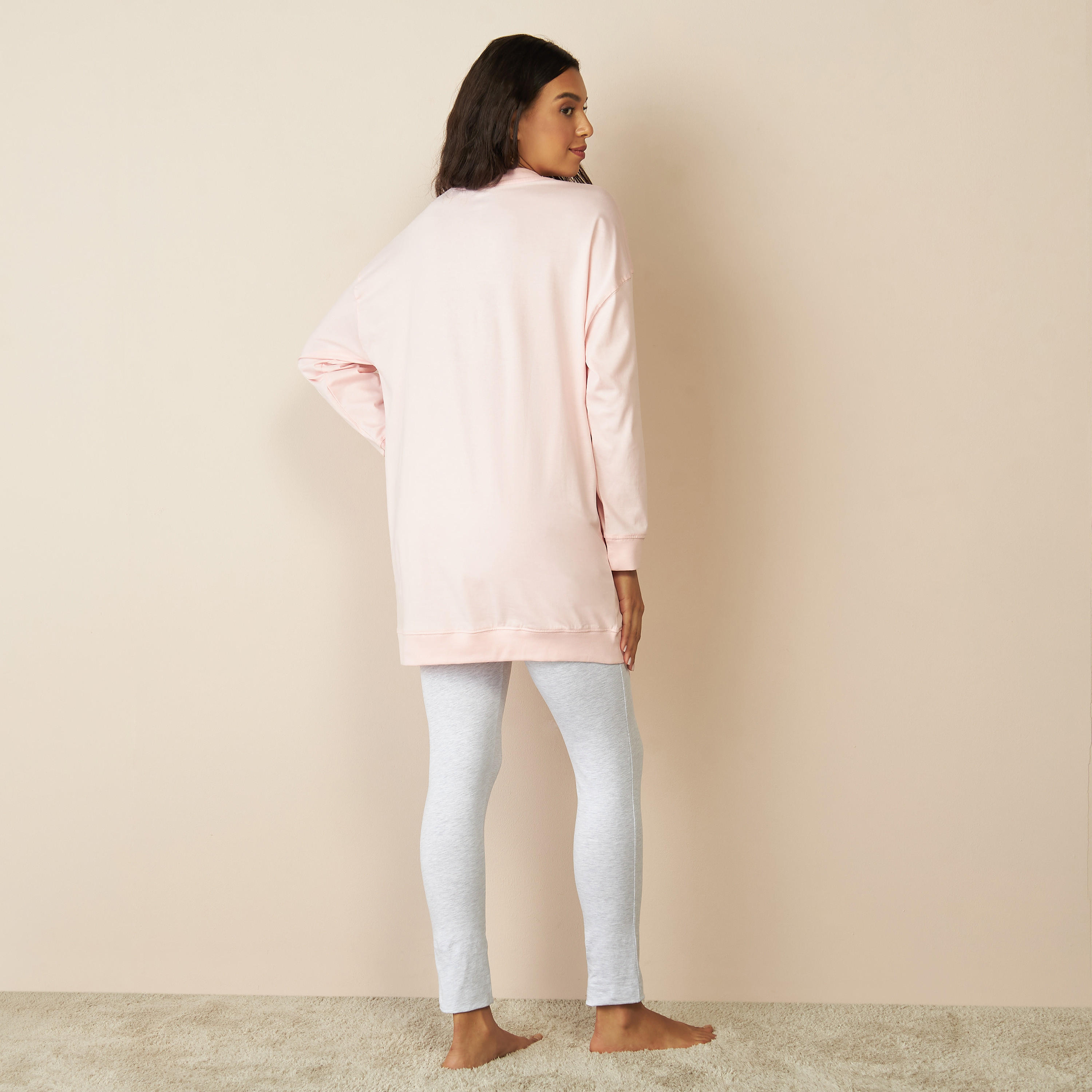 طقم بنطلون بيجاما وسويت شيرت بطبعات-women-clothing-nightwear-pyjamas-longsets-image-3