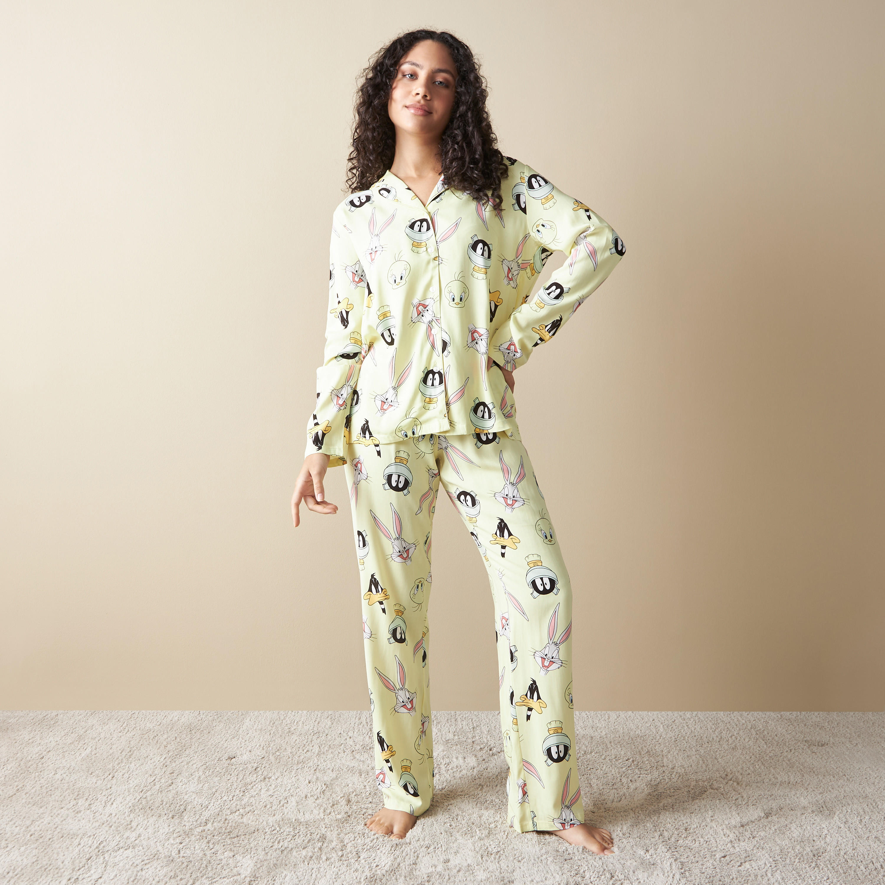 طقم بيجاما بخصر مطاطي وقميص بأكمام طويلة وطبعات-women-clothing-nightwear-pyjamas-longsets-image-1