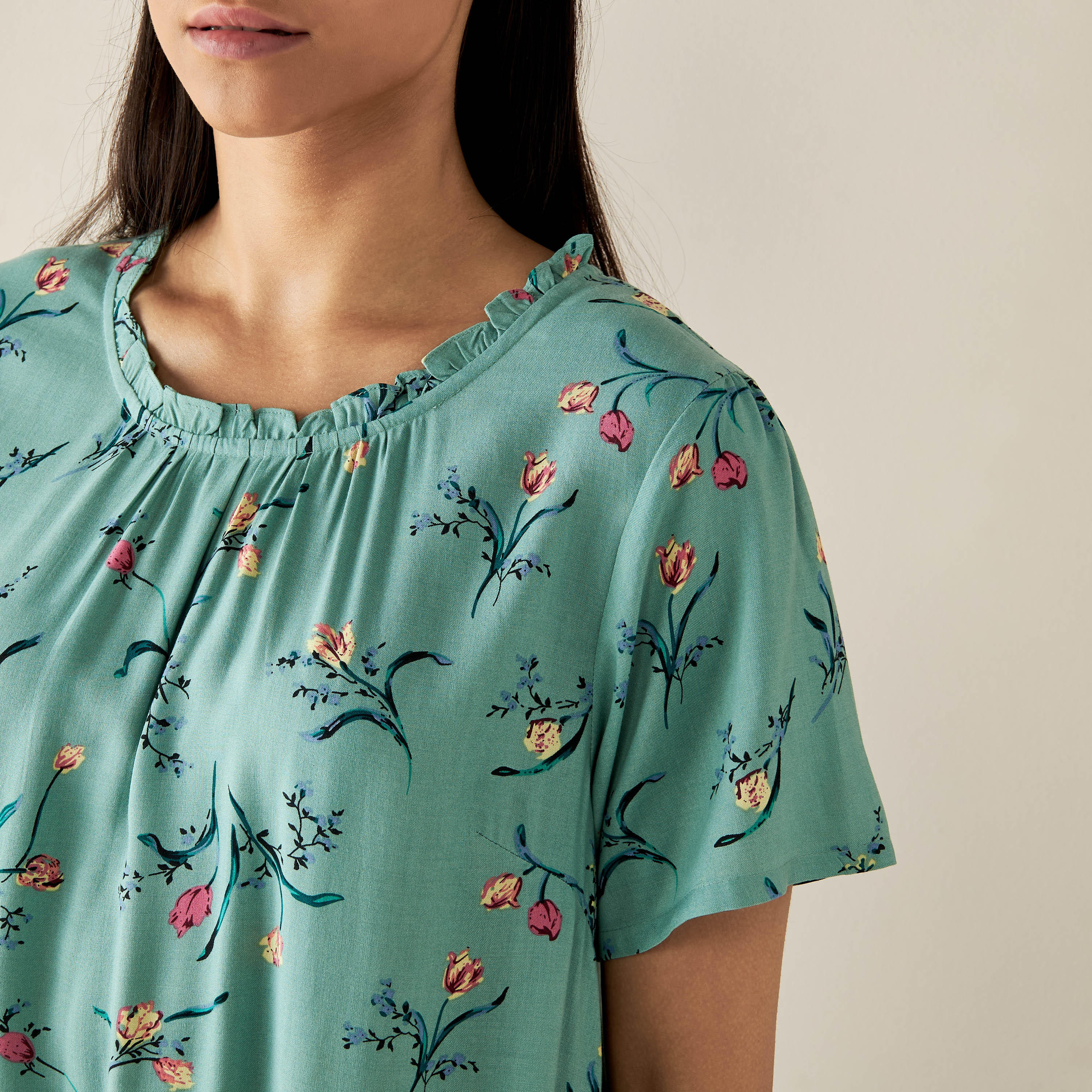 قميص نوم كشكش بحافة واسعة - طقم من قطعتين-women-clothing-nightwear-nighties-image-4