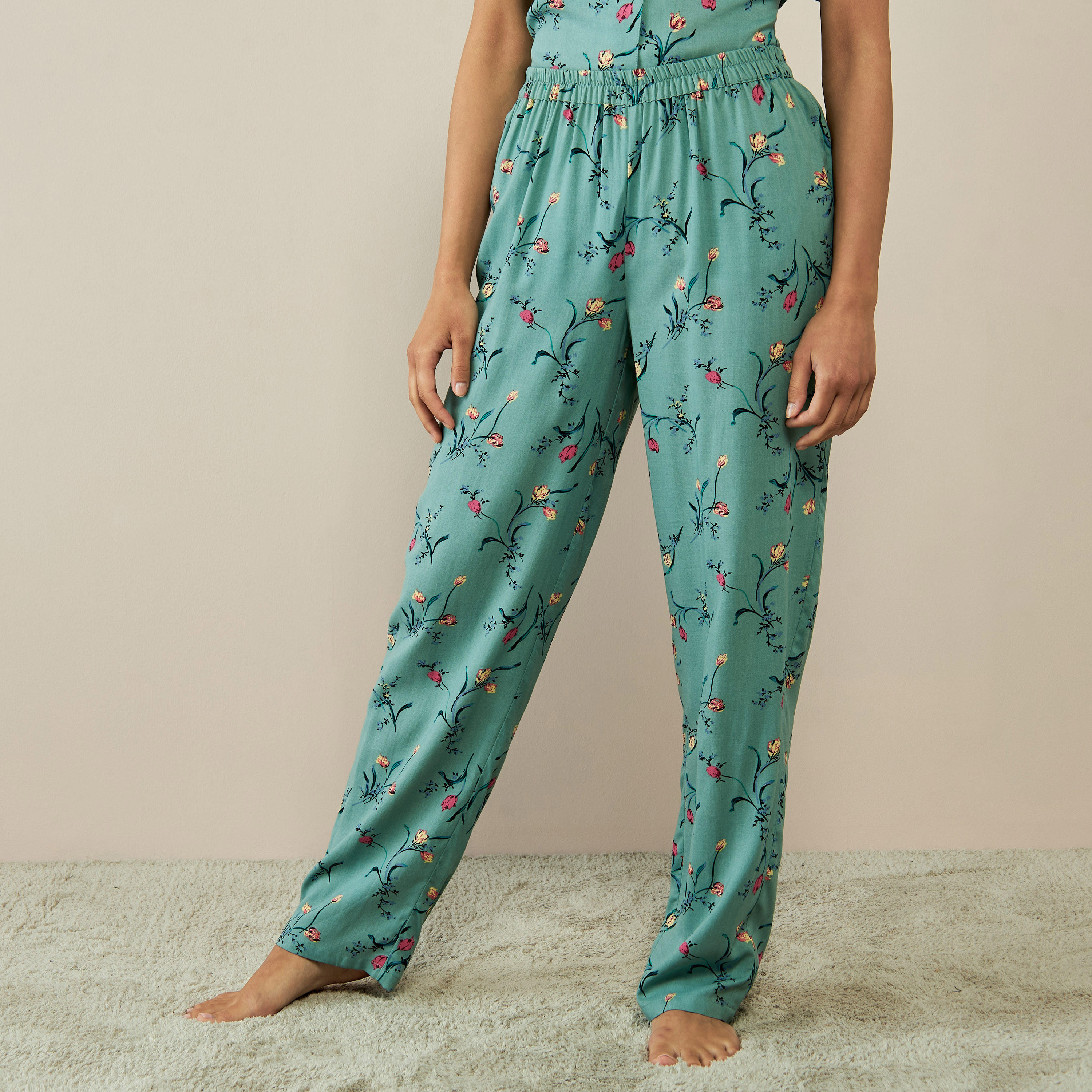طقم بنطلون بيجاما وقميص بياقة كامب وطبعات زهور-women-clothing-nightwear-pyjamas-longsets-image-4