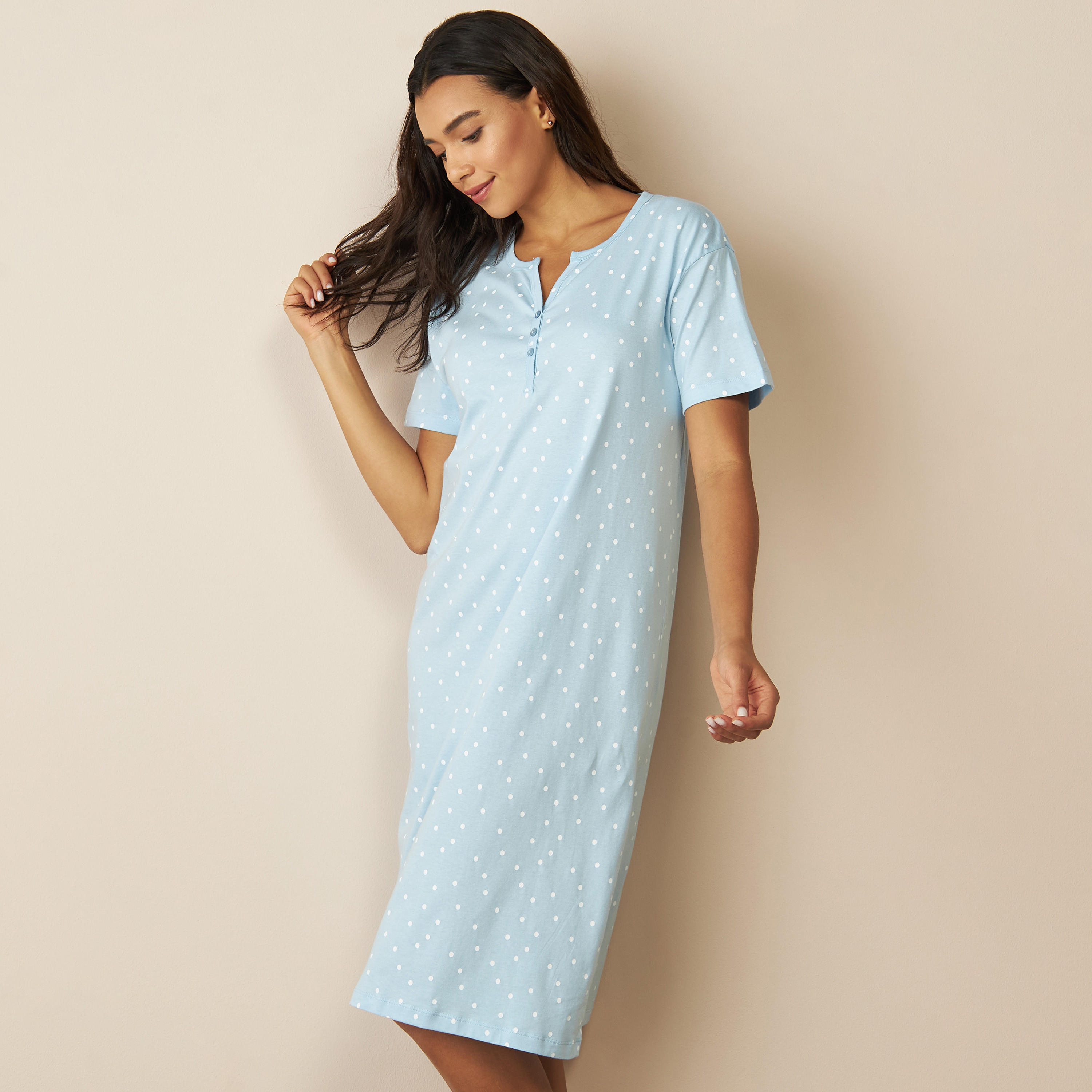 قميص نوم بأكمام قصيرة وطبعات منقطة-women-clothing-nightwear-nighties-image-1
