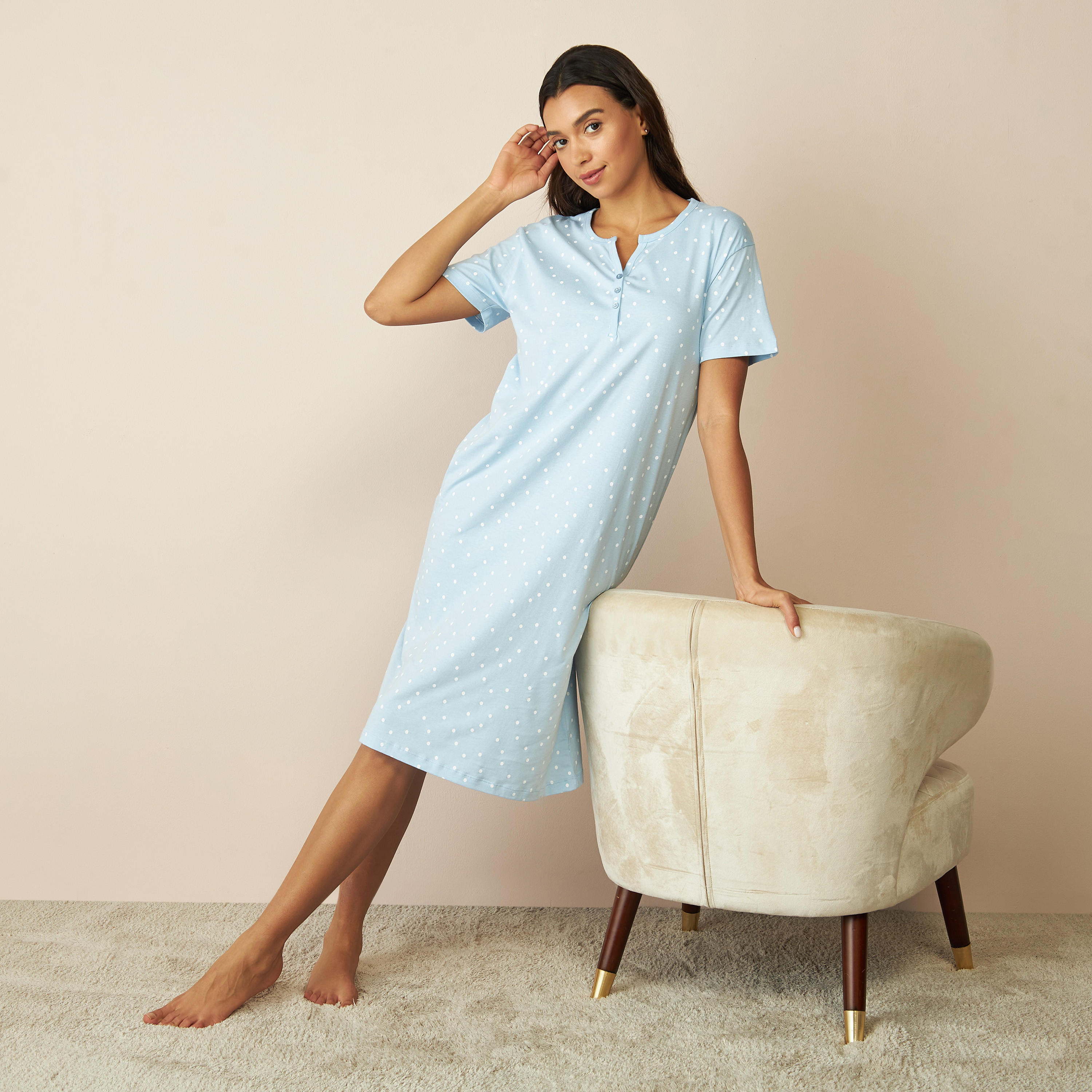 قميص نوم بأكمام قصيرة وطبعات منقطة-women-clothing-nightwear-nighties-image-2