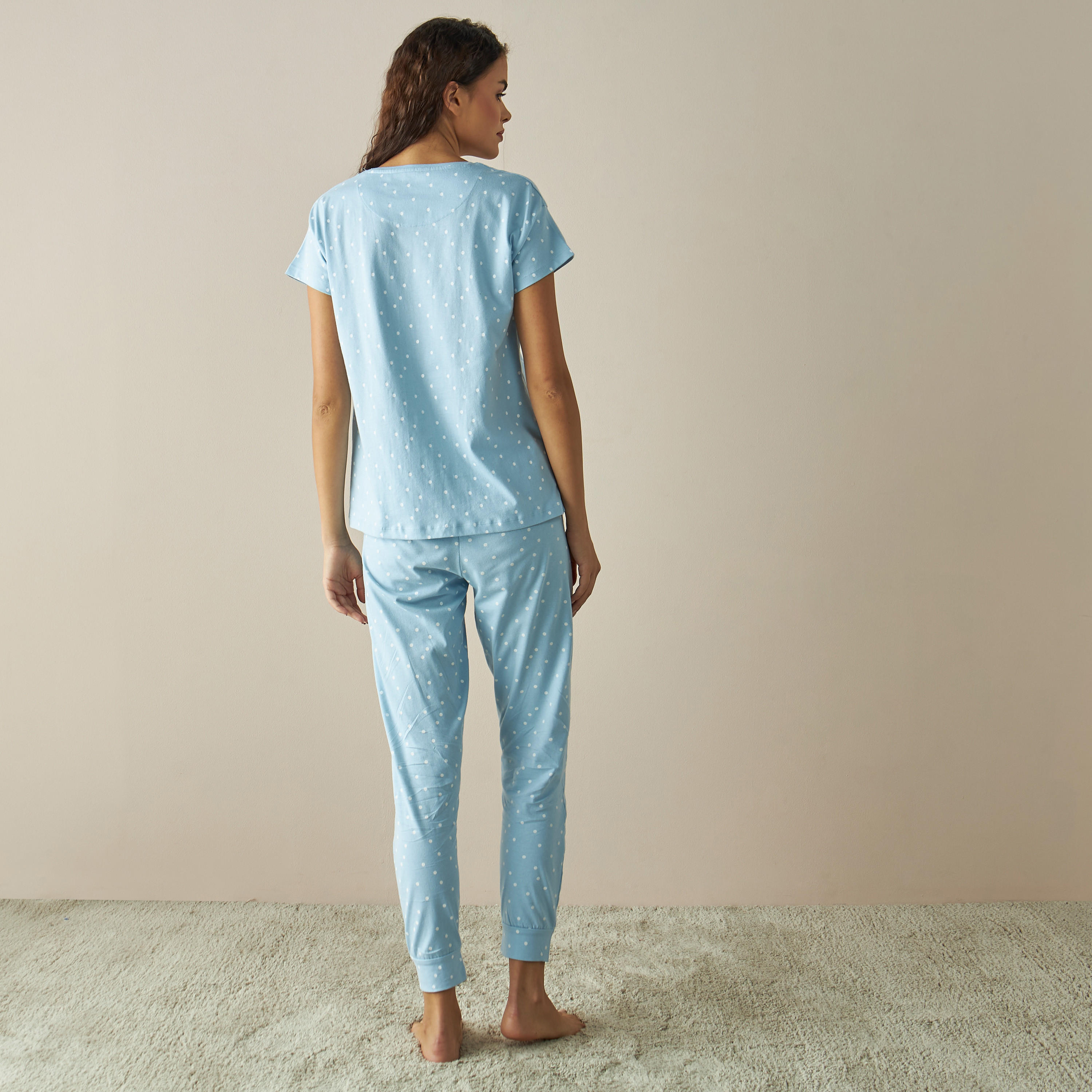 طقم بنطلون بيجاما وتيشيرت بطبعات منقّطة-women-clothing-nightwear-pyjamas-longsets-image-2