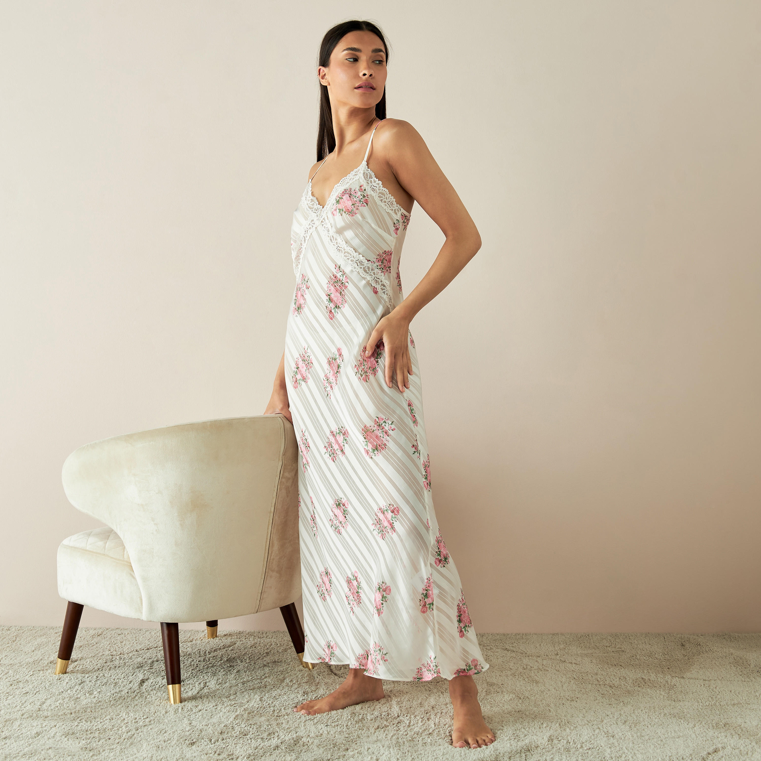 ثوب ليلي دون أكمام بطبعات وتفاصيل دانتيل-women-clothing-nightwear-nighties-image-1