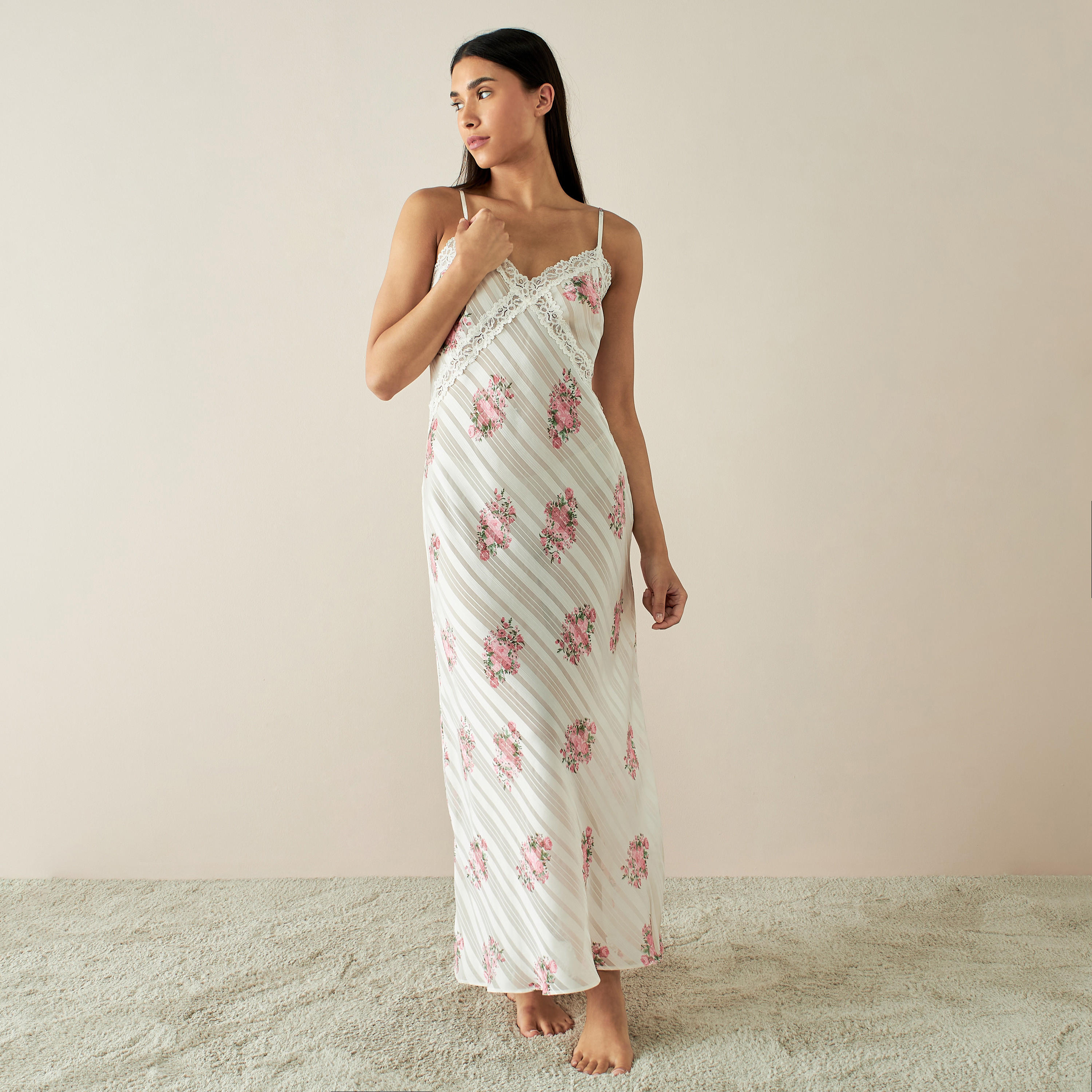 ثوب ليلي دون أكمام بطبعات وتفاصيل دانتيل-women-clothing-nightwear-nighties-image-2