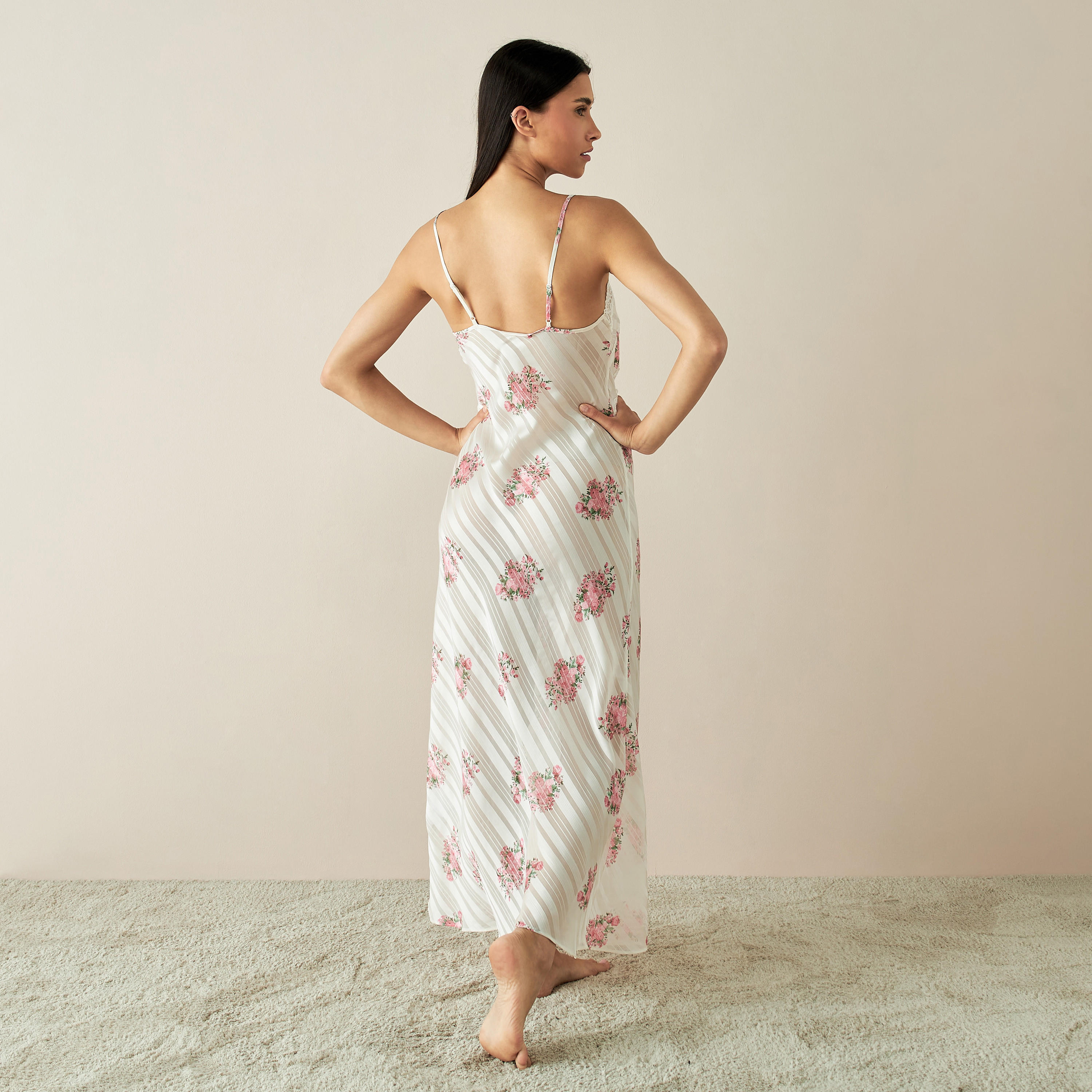 ثوب ليلي دون أكمام بطبعات وتفاصيل دانتيل-women-clothing-nightwear-nighties-image-3