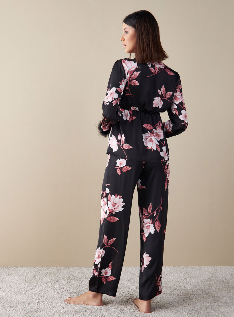 طقم بنطلون بيجاما بخصر مطاطي وقميص بطبعات أزهار وتفاصيل فرو-women-clothing-nightwear-pyjamas-longsets-image-2
