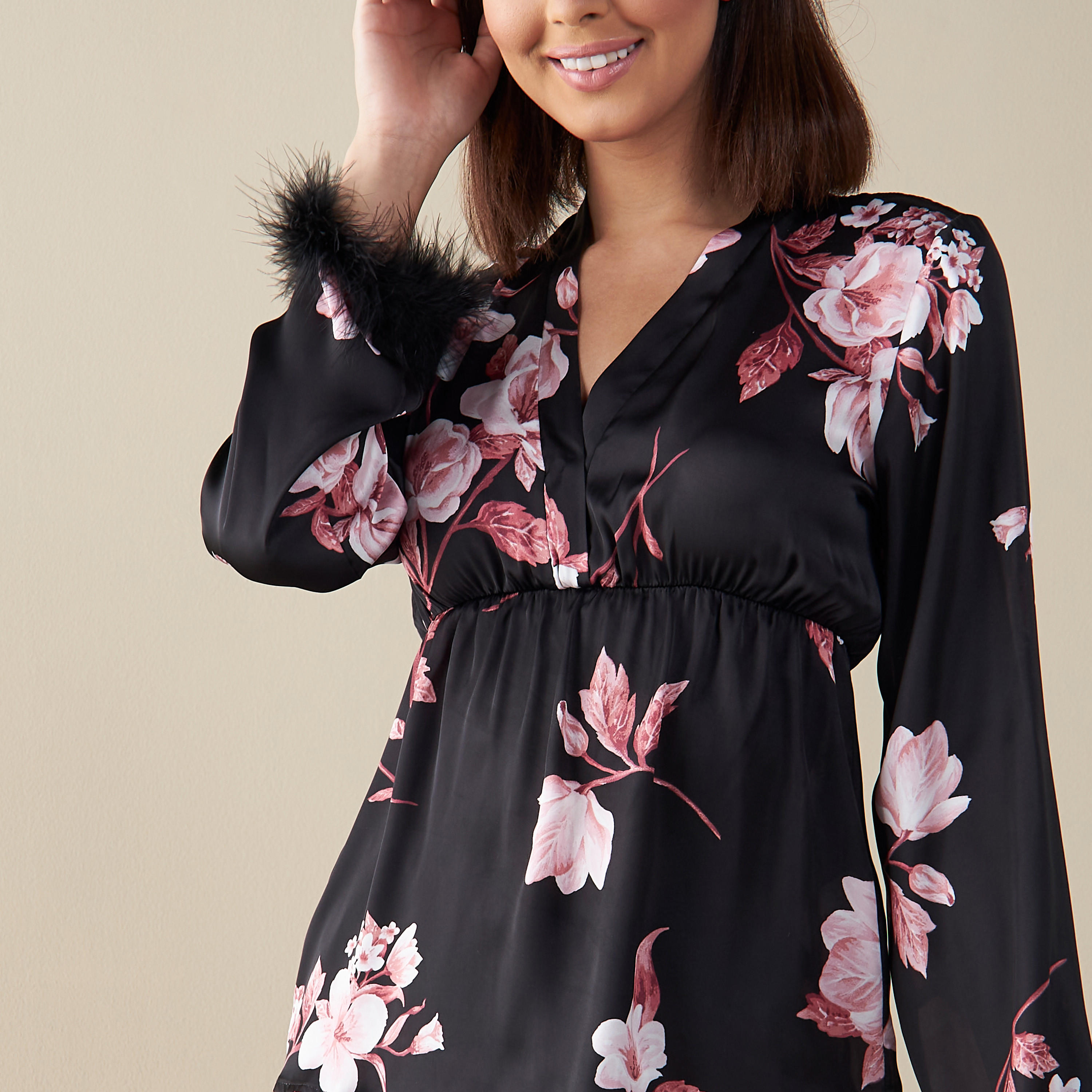 طقم بنطلون بيجاما بخصر مطاطي وقميص بطبعات أزهار وتفاصيل فرو-women-clothing-nightwear-pyjamas-longsets-image-5