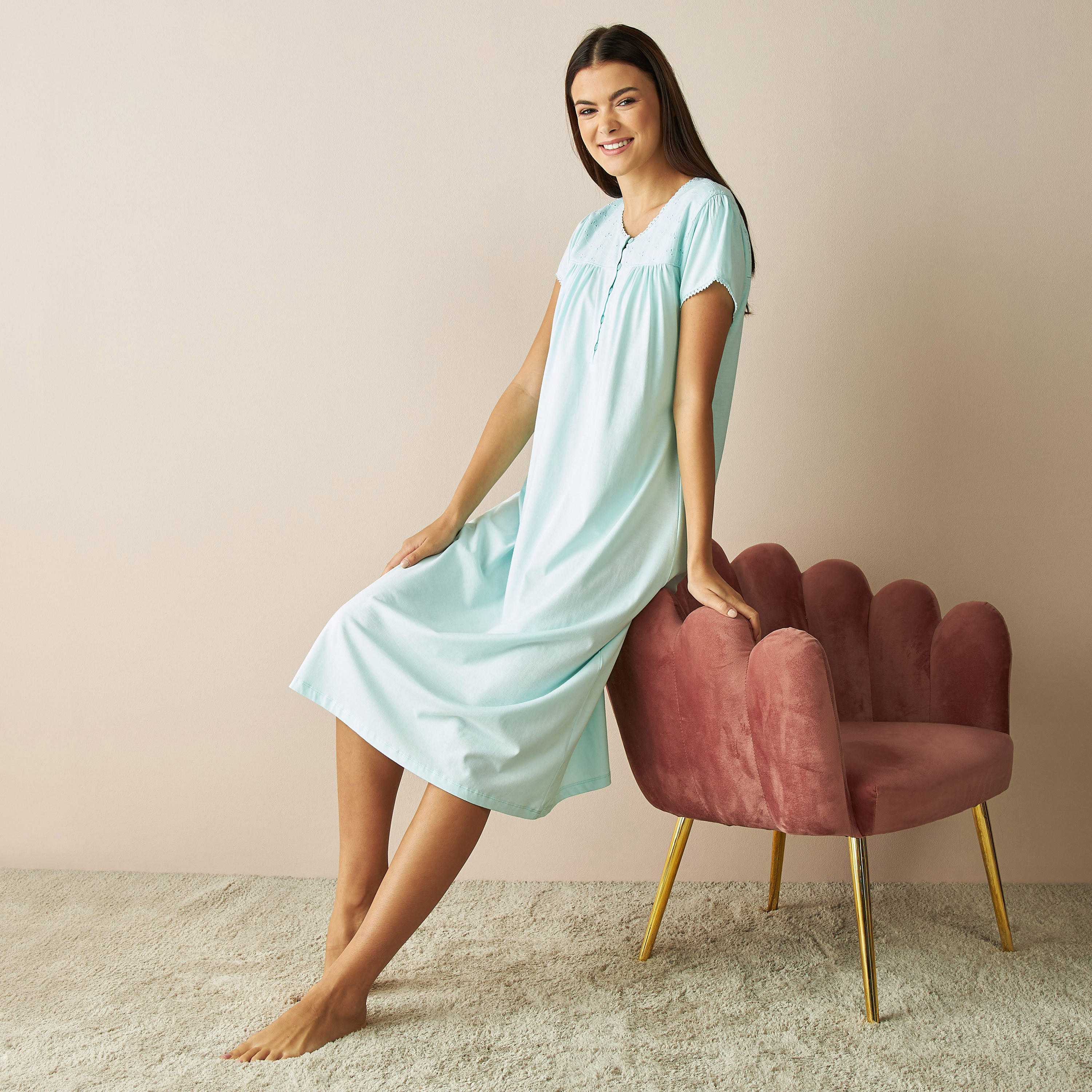 ثوب نوم بياقة مستديرة وأكمام قصيرة وتطريزات-women-clothing-nightwear-nighties-image-1