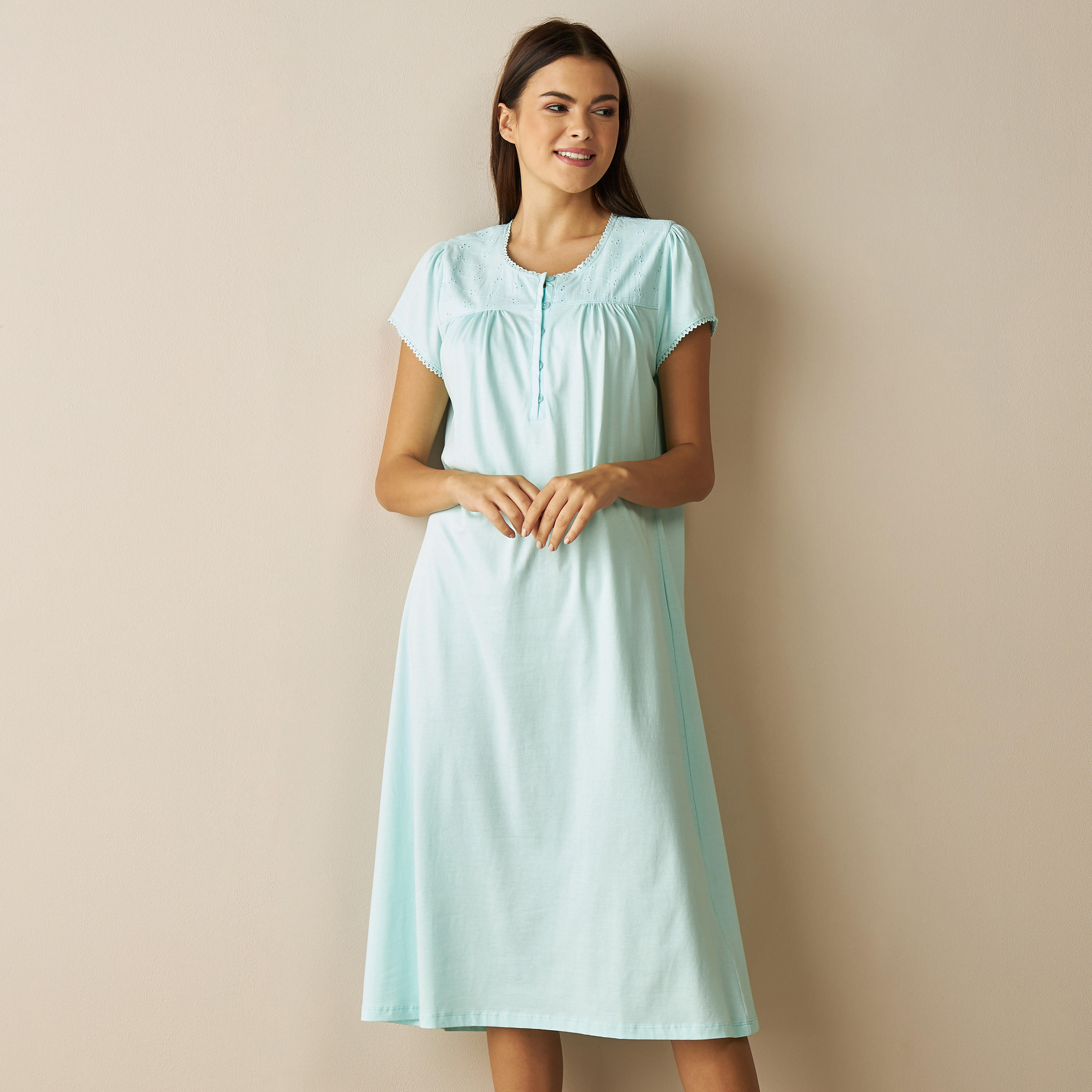 ثوب نوم بياقة مستديرة وأكمام قصيرة وتطريزات-women-clothing-nightwear-nighties-image-2