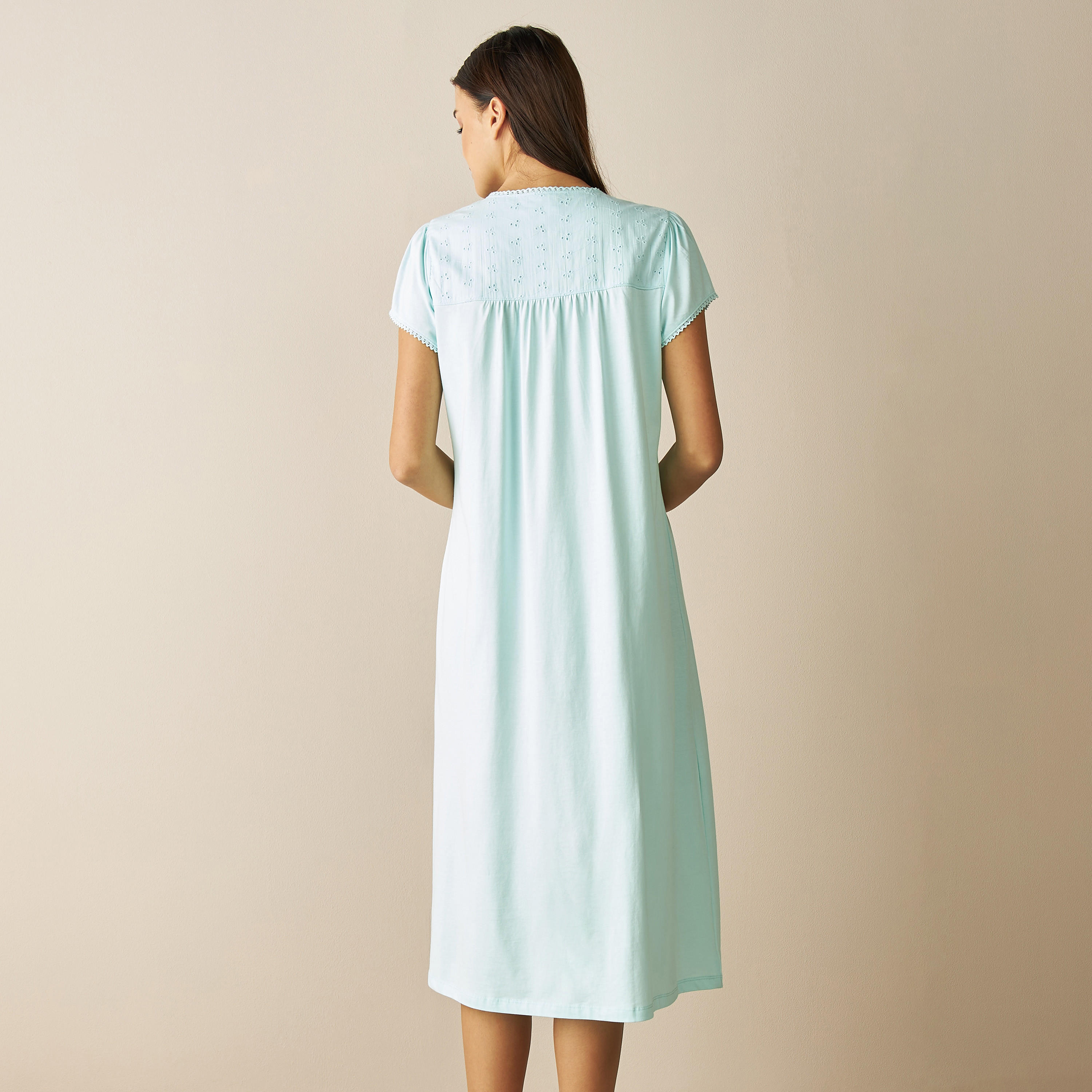ثوب نوم بياقة مستديرة وأكمام قصيرة وتطريزات-women-clothing-nightwear-nighties-image-3