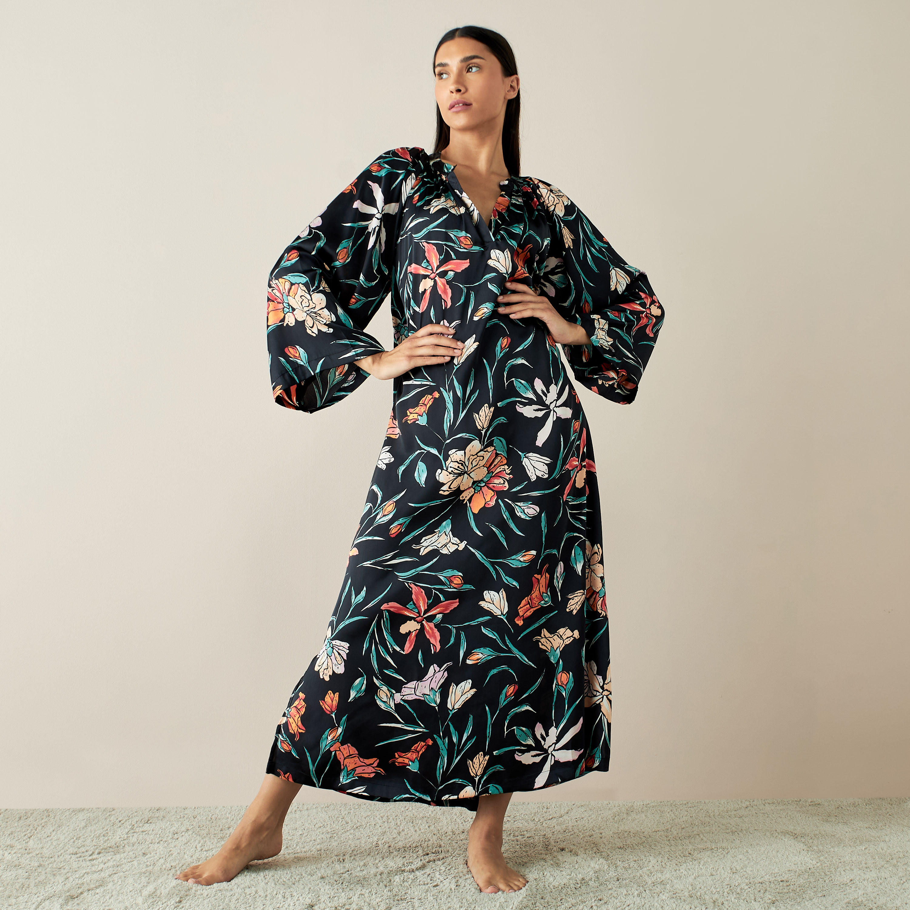 ثوب نوم قفطان ساتن بفتحات وطبعات زهرية-women-clothing-nightwear-nighties-image-1