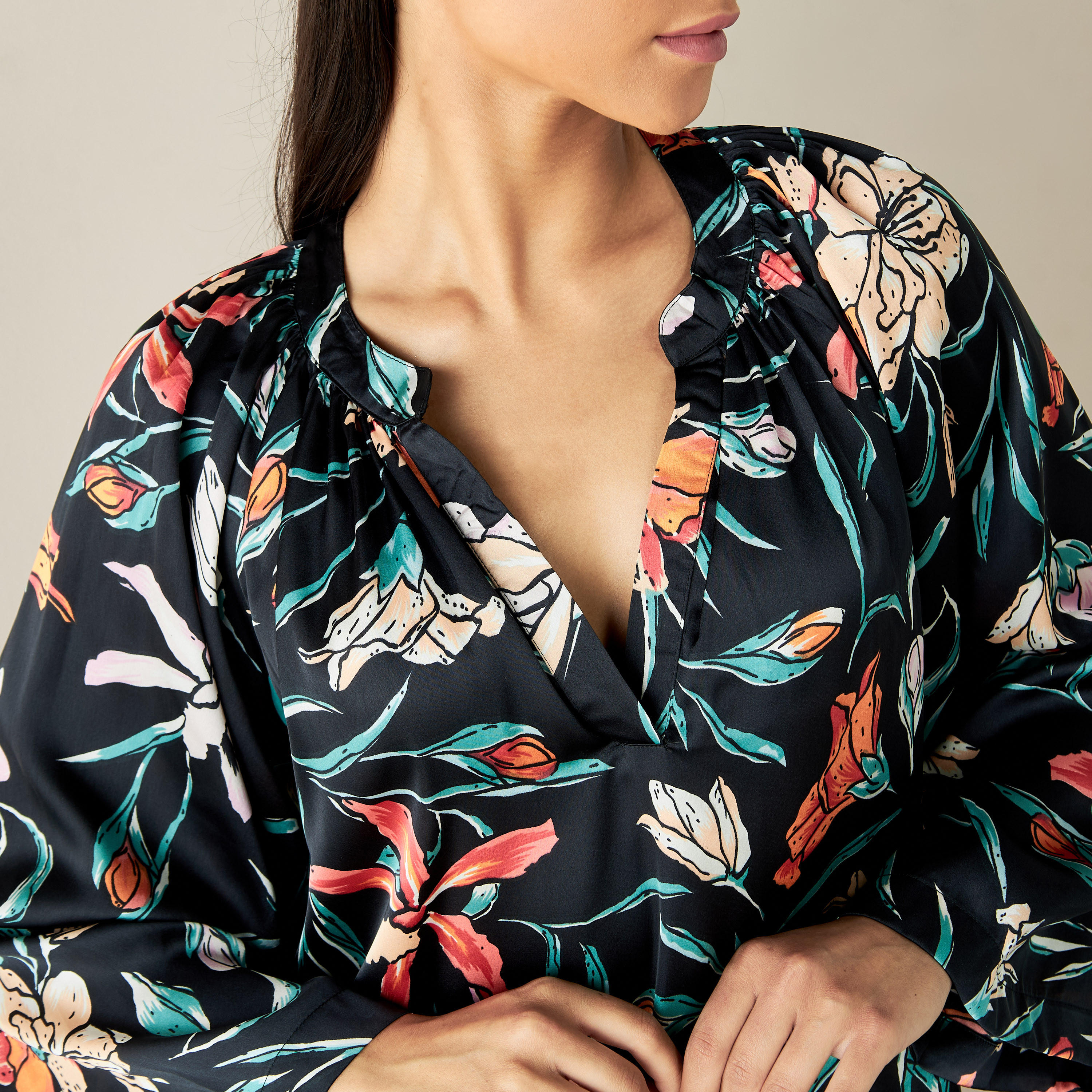 ثوب نوم قفطان ساتن بفتحات وطبعات زهرية-women-clothing-nightwear-nighties-image-4