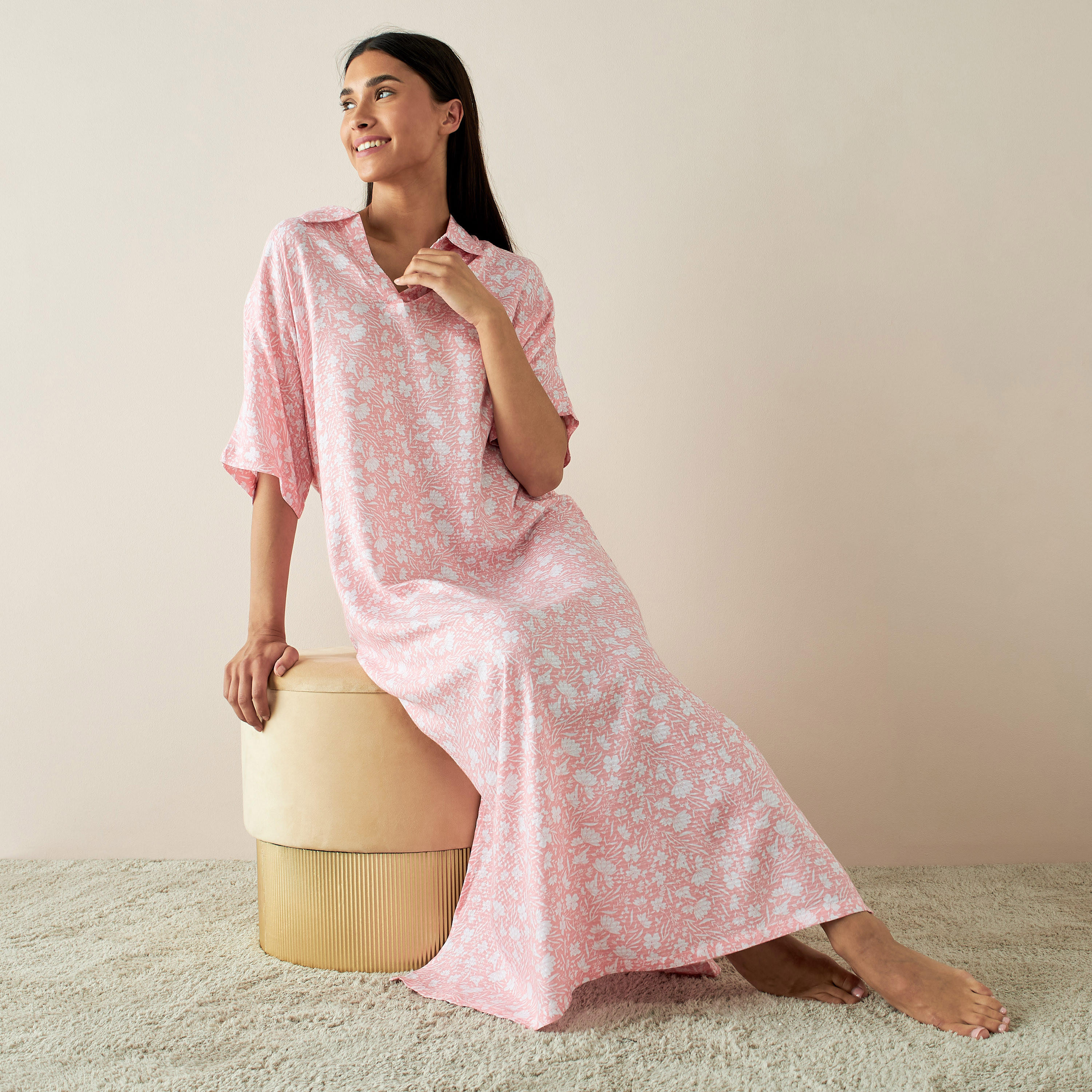ثوب ليلي بياقة دوبي وفتحة وطبعات-women-clothing-nightwear-nighties-image-1