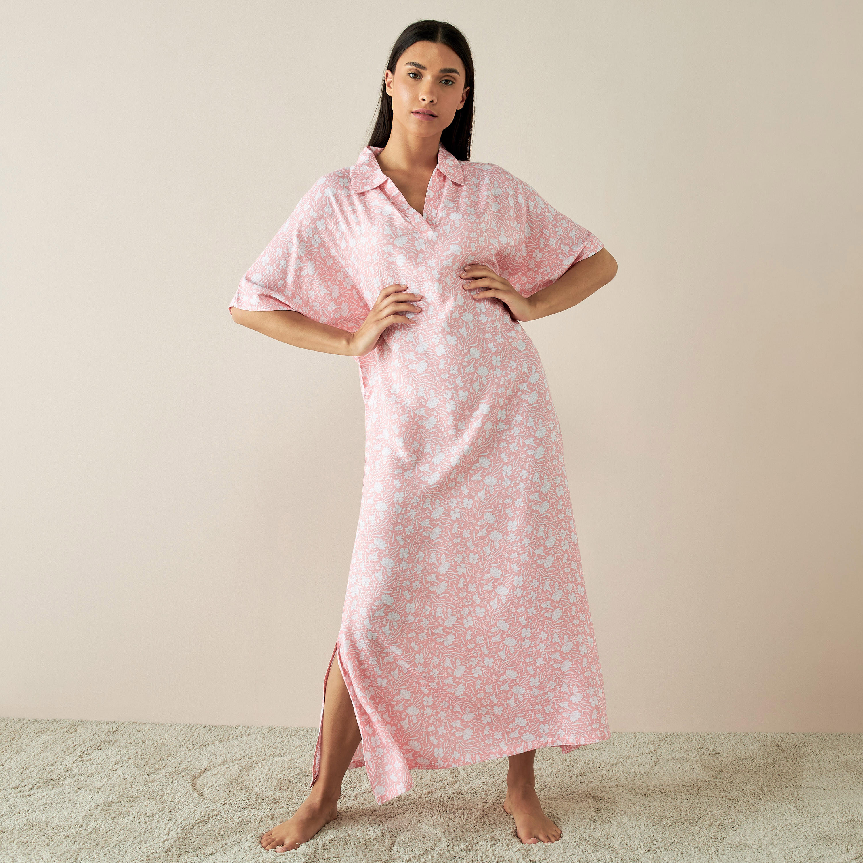 ثوب ليلي بياقة دوبي وفتحة وطبعات-women-clothing-nightwear-nighties-image-2