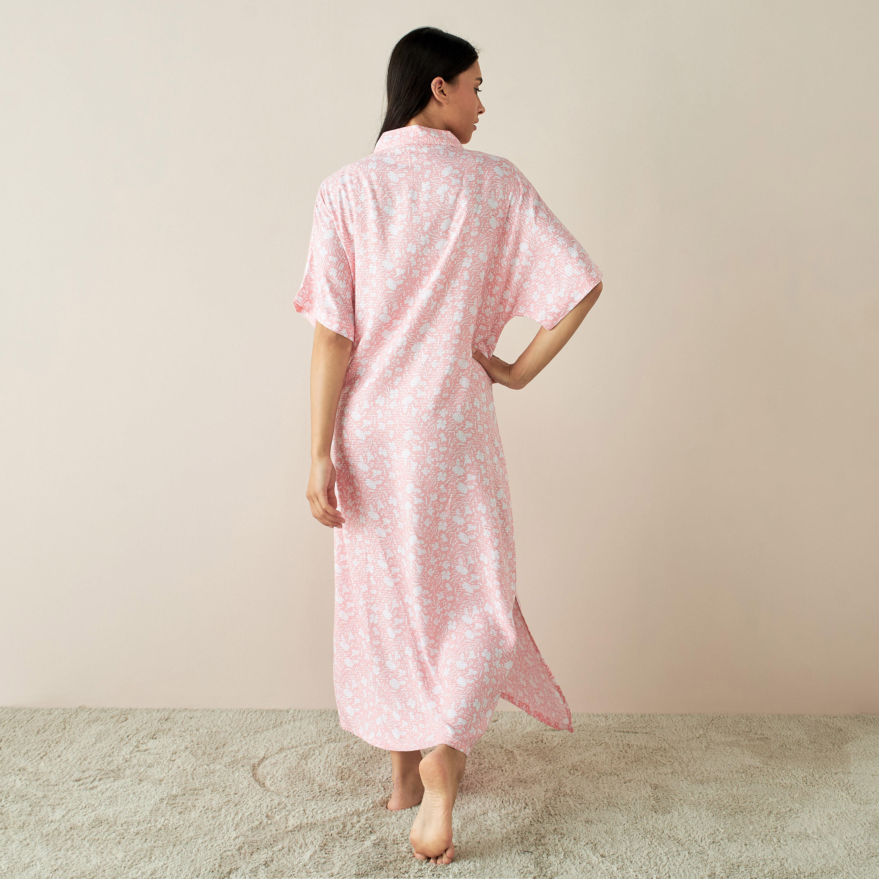 ثوب ليلي بياقة دوبي وفتحة وطبعات-women-clothing-nightwear-nighties-image-3