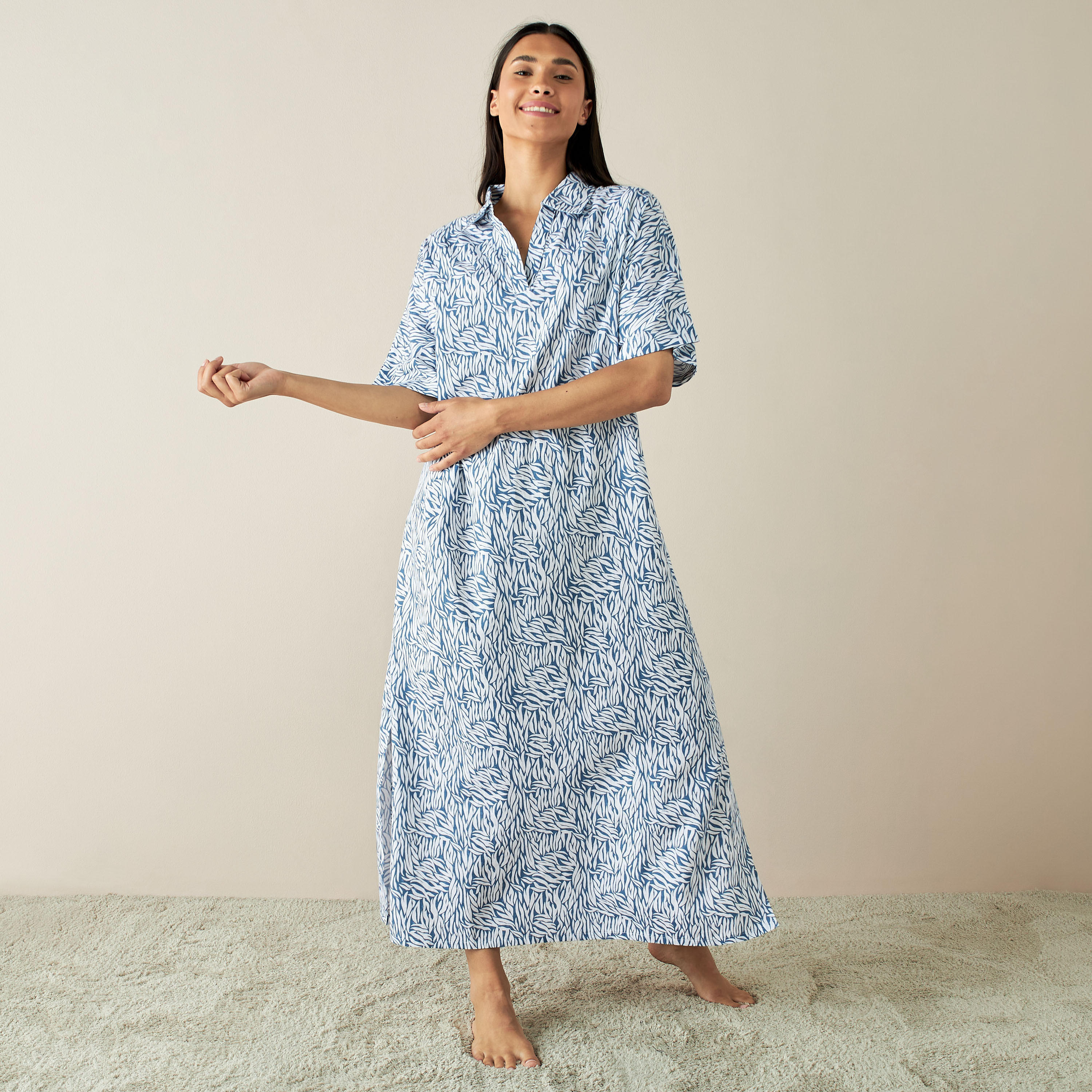ثوب ليلي بياقة دوبي وفتحة وطبعات-women-clothing-nightwear-nighties-image-2