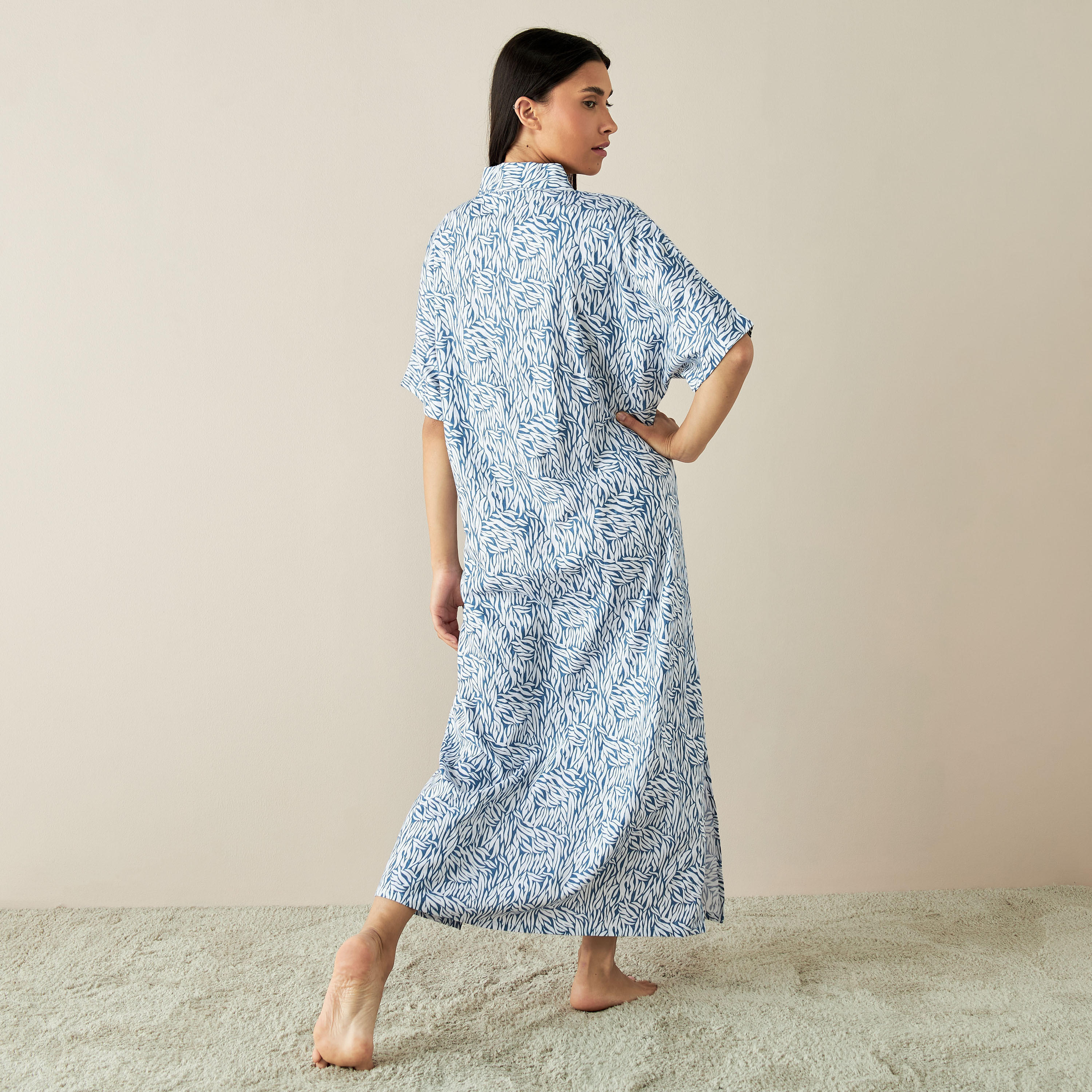 ثوب ليلي بياقة دوبي وفتحة وطبعات-women-clothing-nightwear-nighties-image-3
