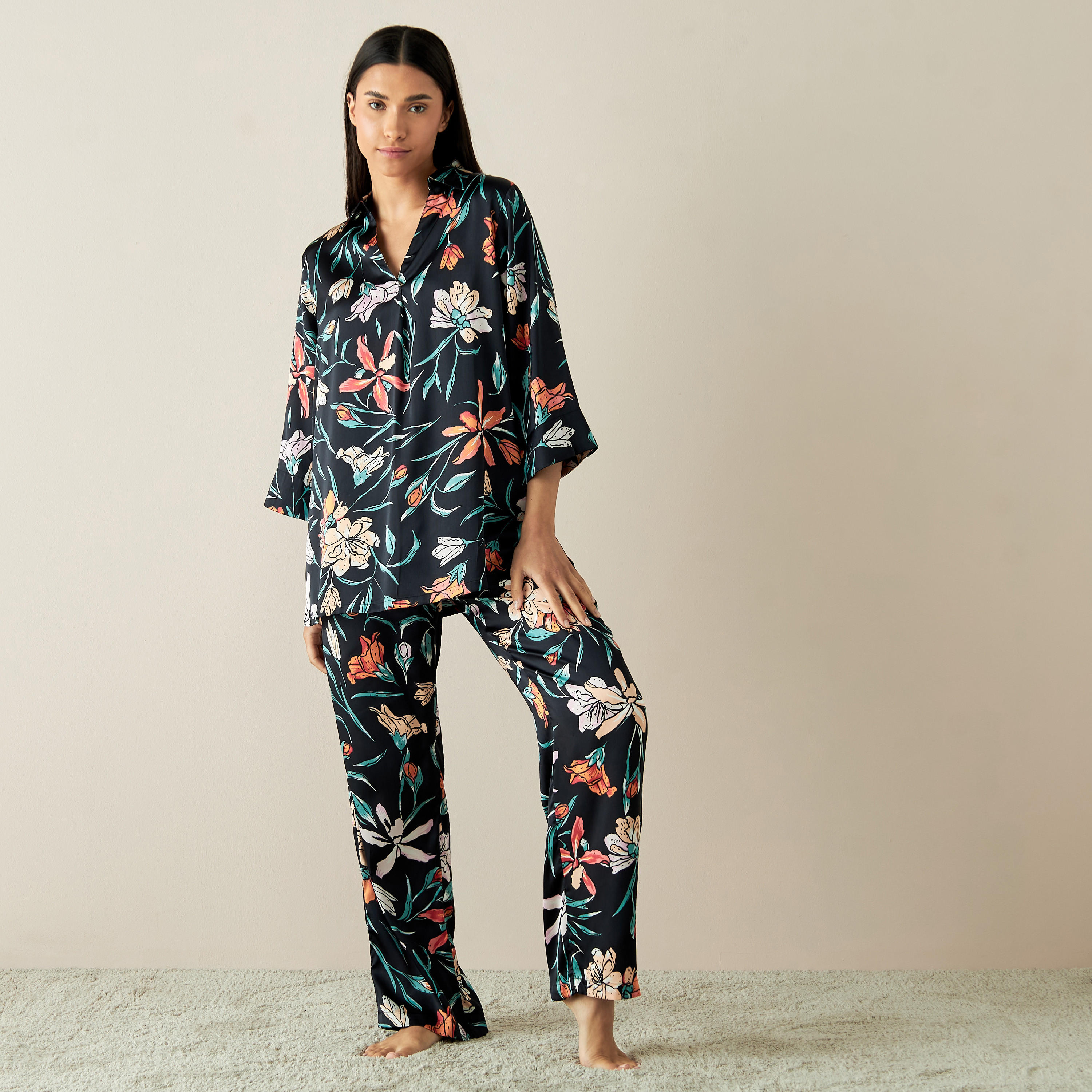 طقم بنطلون بيجاما وبلوزة بياقة وطبعات أزهار-women-clothing-nightwear-pyjamas-longsets-image-1