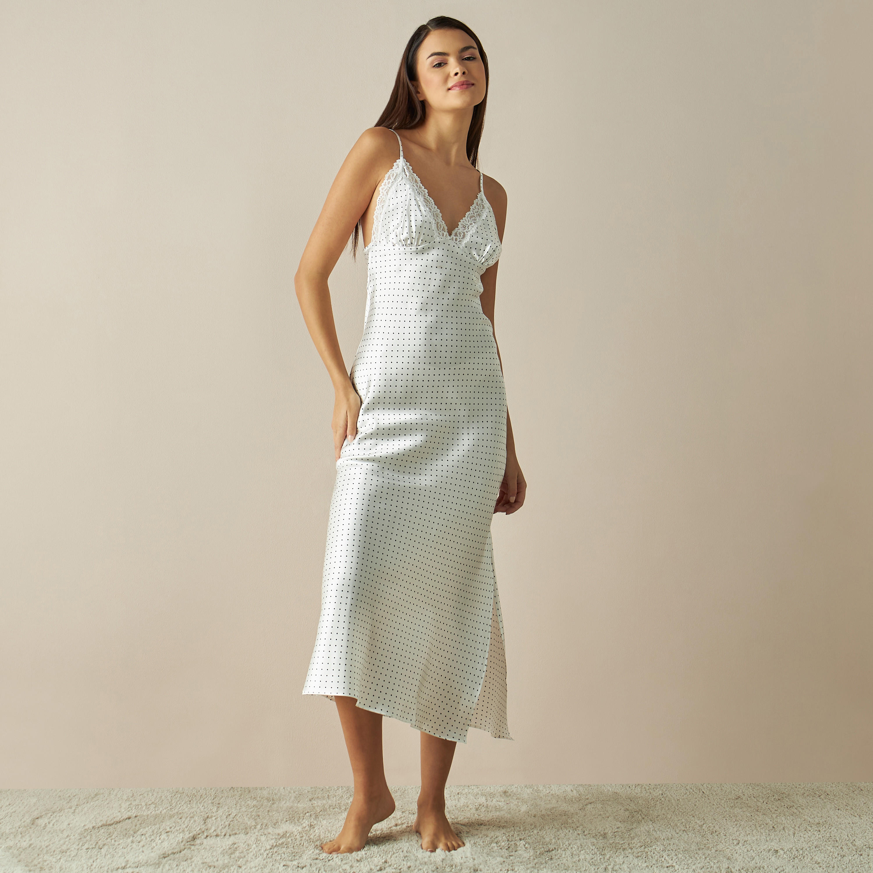 قميص نوم ساتن بطبعات منقّطة ودانتيل-women-clothing-nightwear-nighties-image-1