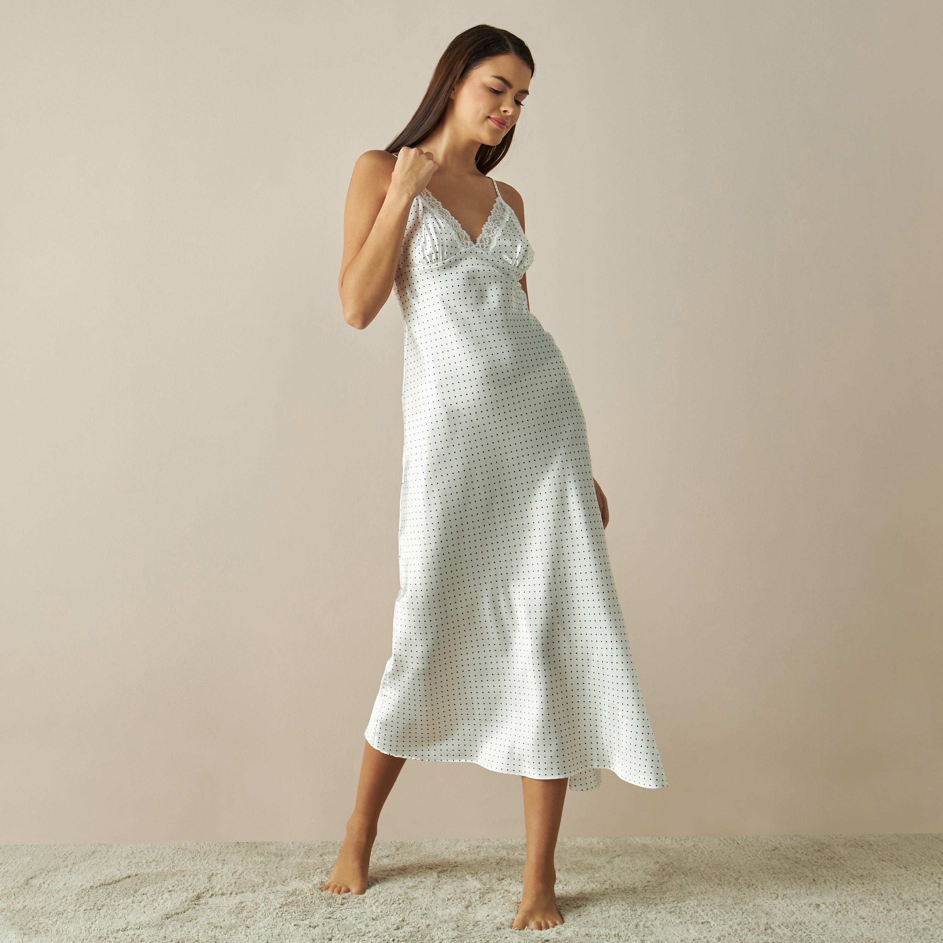 قميص نوم ساتن بطبعات منقّطة ودانتيل-women-clothing-nightwear-nighties-image-2
