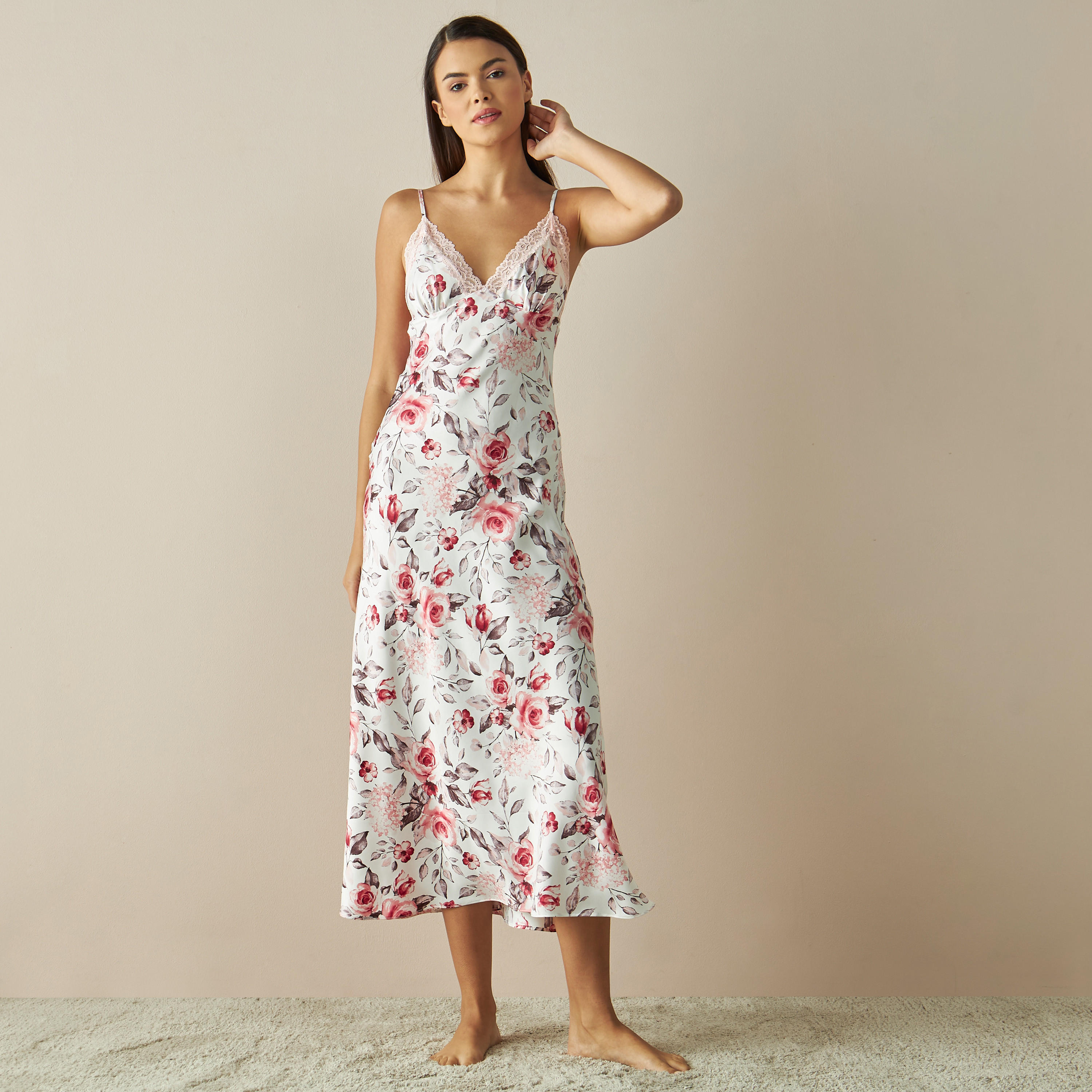 قميص نوم ساتن بطبعات أزهار ودانتيل-women-clothing-nightwear-nighties-image-1