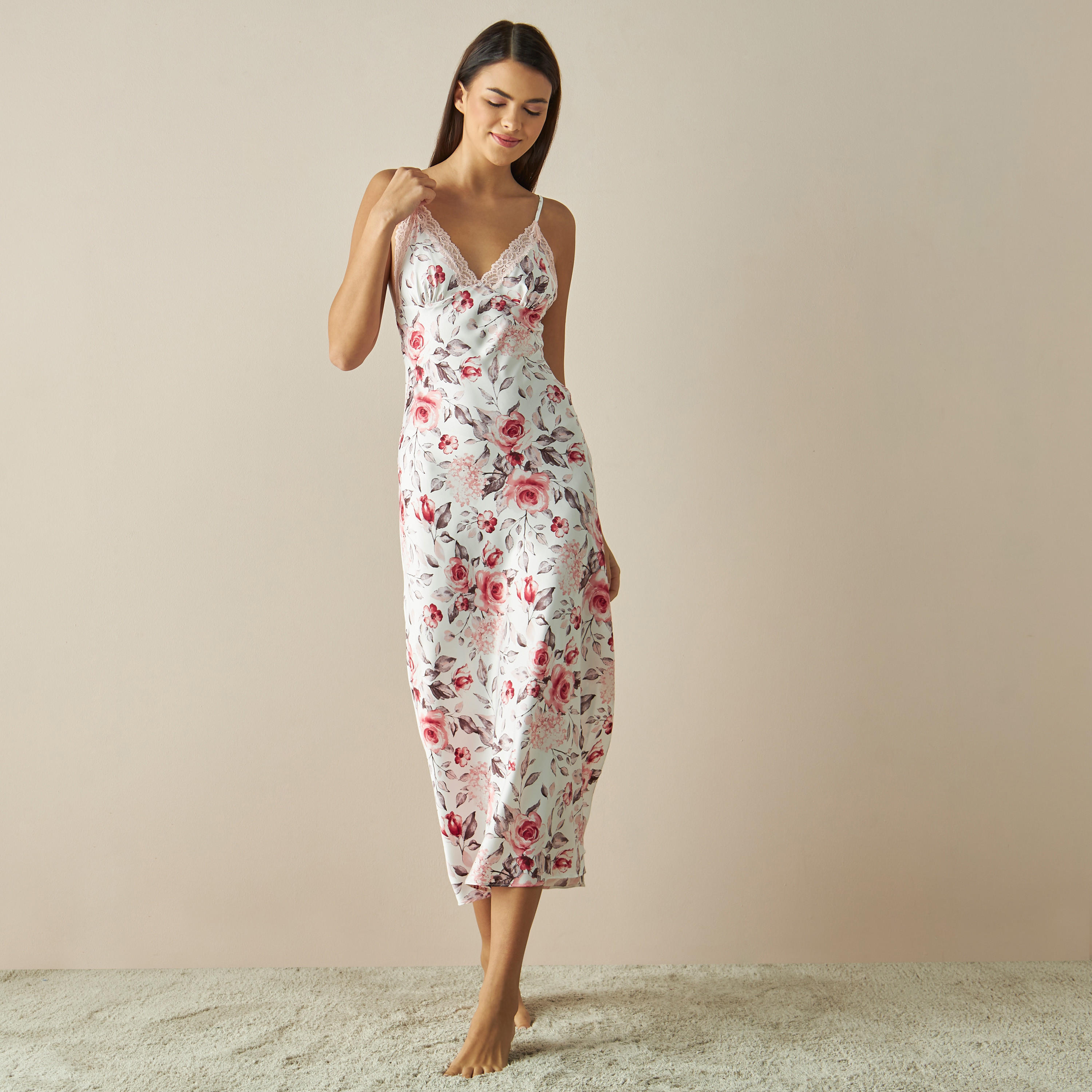 قميص نوم ساتن بطبعات أزهار ودانتيل-women-clothing-nightwear-nighties-image-2