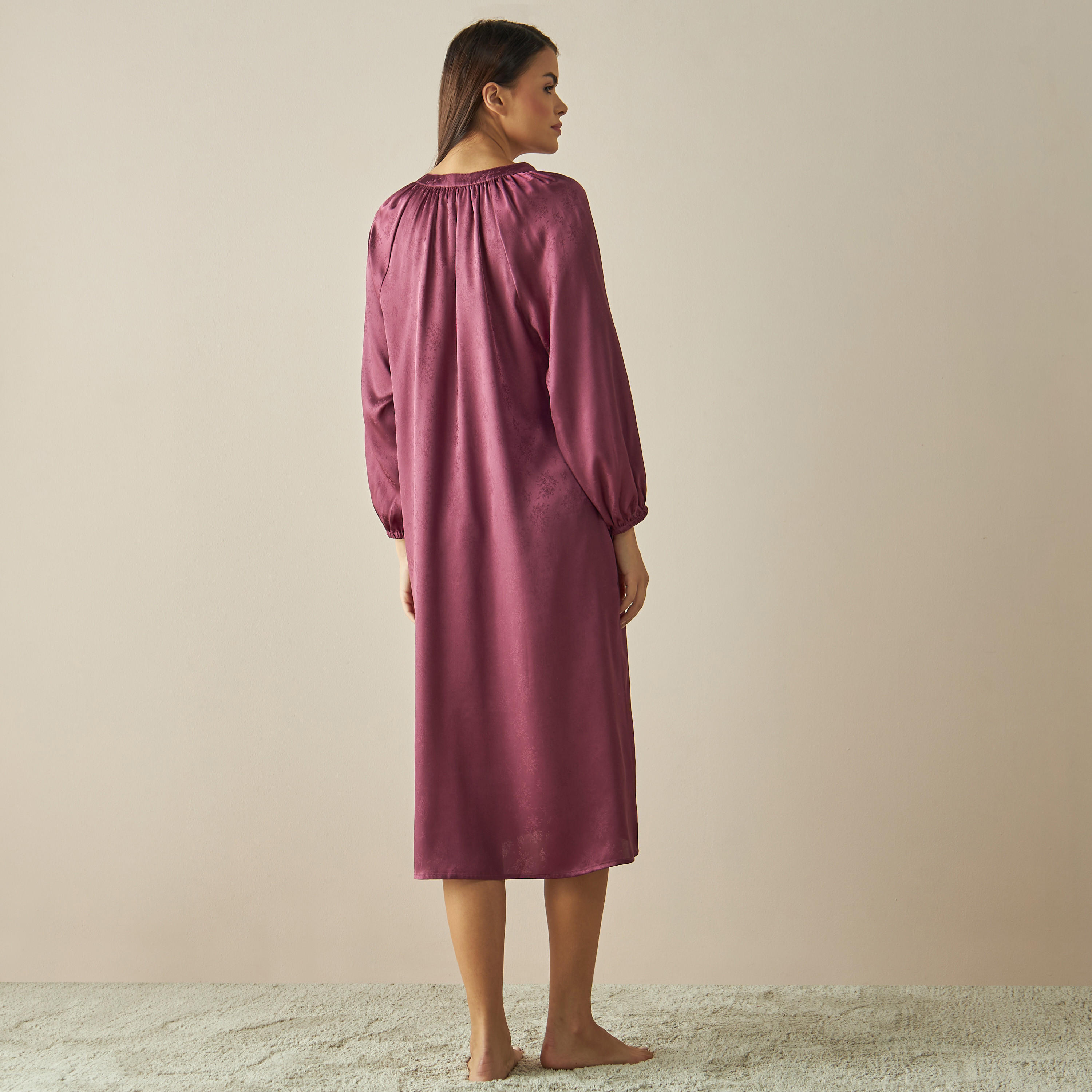 ثوب نوم ساتن جاكارد بارز الملمس-women-clothing-nightwear-nighties-image-3